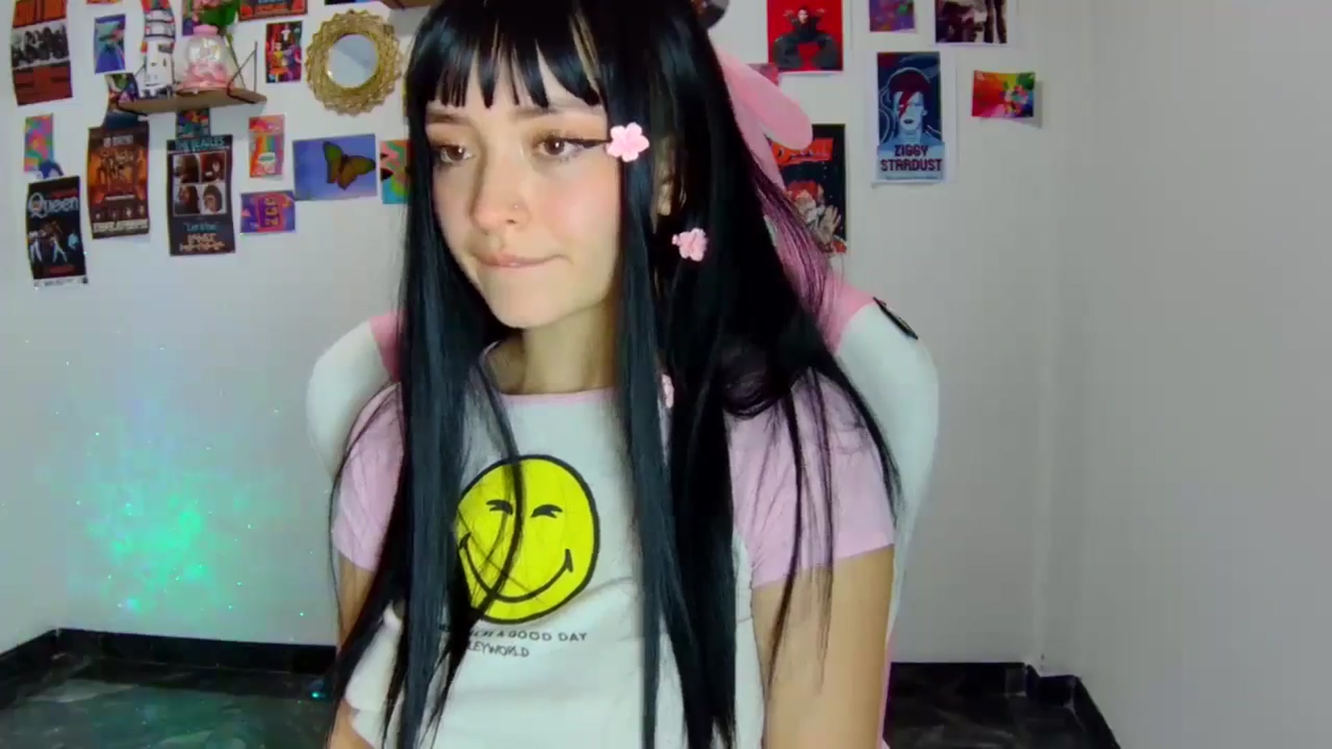 Gallery image thumbnail from CarolineJames's myfreecams stream on, 03/15/2025, 24:54 image 2 of 20