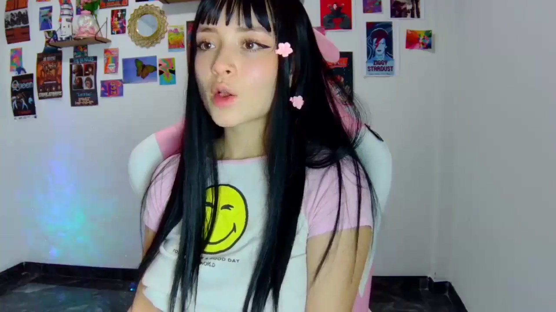 Gallery image thumbnail from CarolineJames's myfreecams stream on, 03/15/2025, 24:54 image 3 of 20