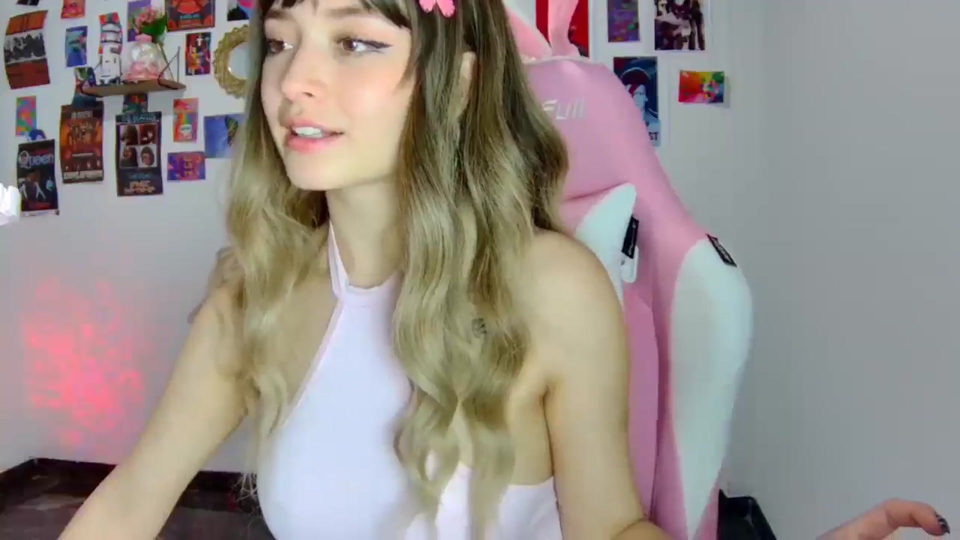 Gallery image thumbnail from CarolineJames's myfreecams stream on, 03/28/2025, 21:37 image 4 of 20