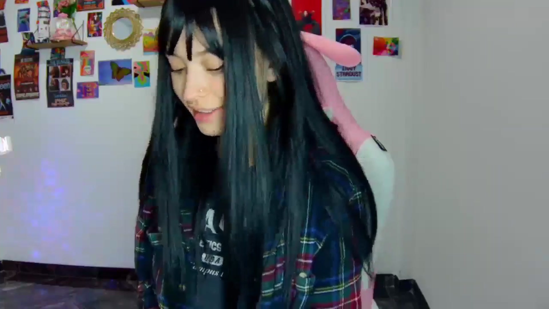 Gallery image thumbnail from CarolineJames's myfreecams stream on, 03/30/2025, 23:53 image 15 of 20