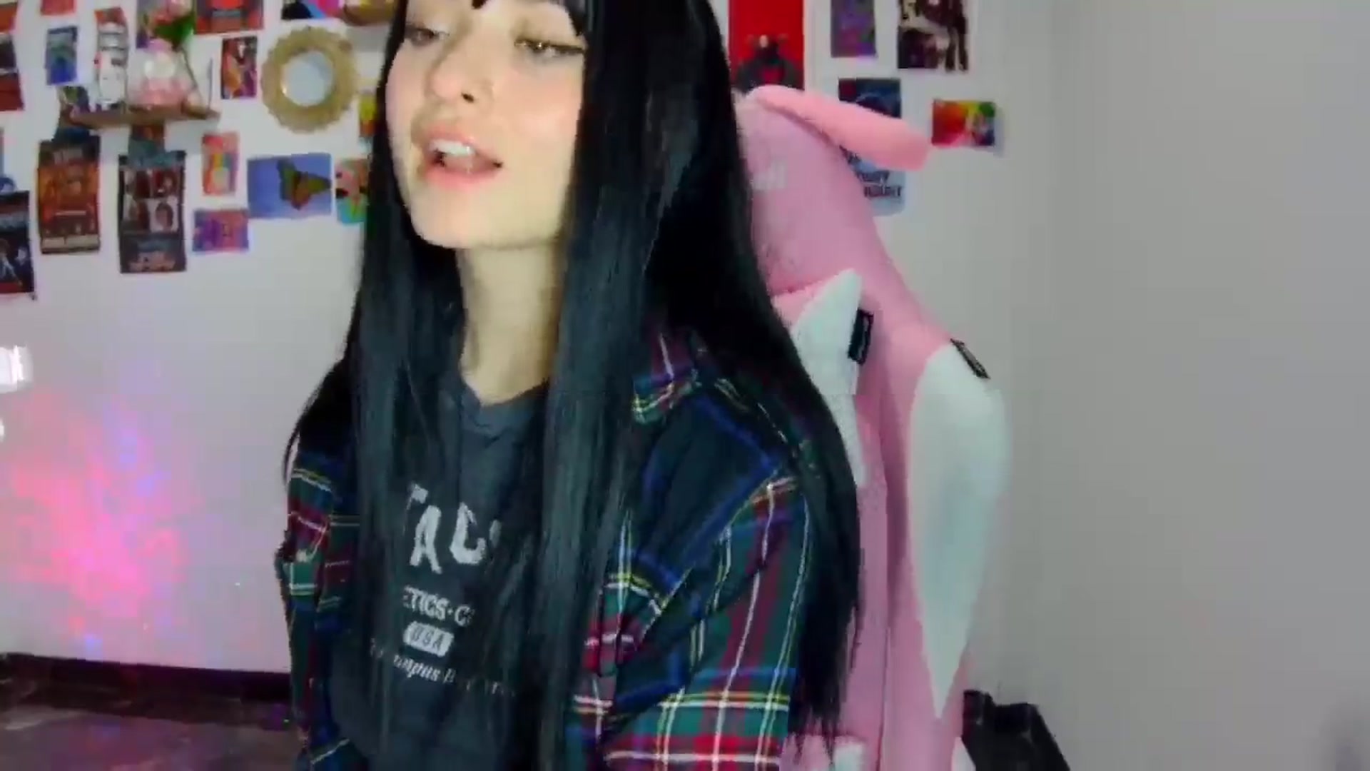 Gallery image thumbnail from CarolineJames's myfreecams stream on, 03/30/2025, 23:53 image 11 of 20