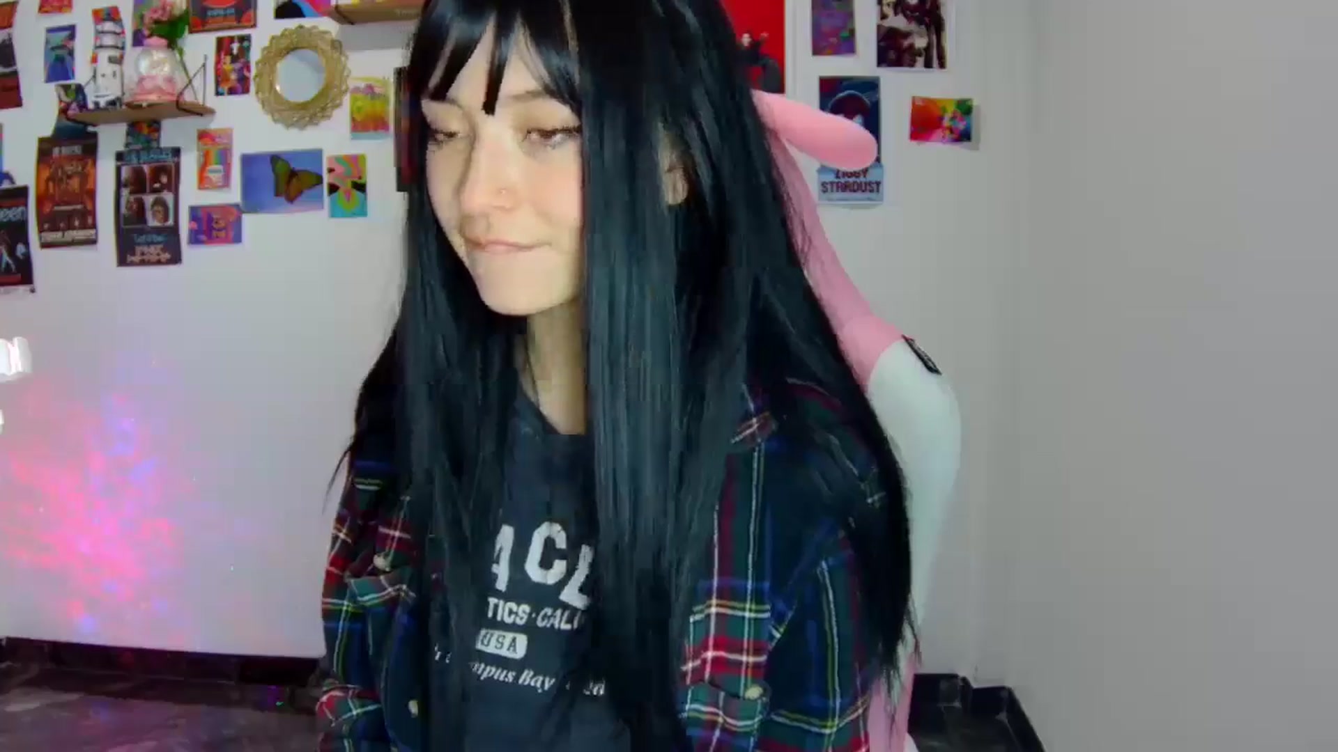 Gallery image thumbnail from CarolineJames's myfreecams stream on, 03/30/2025, 23:53 image 13 of 20