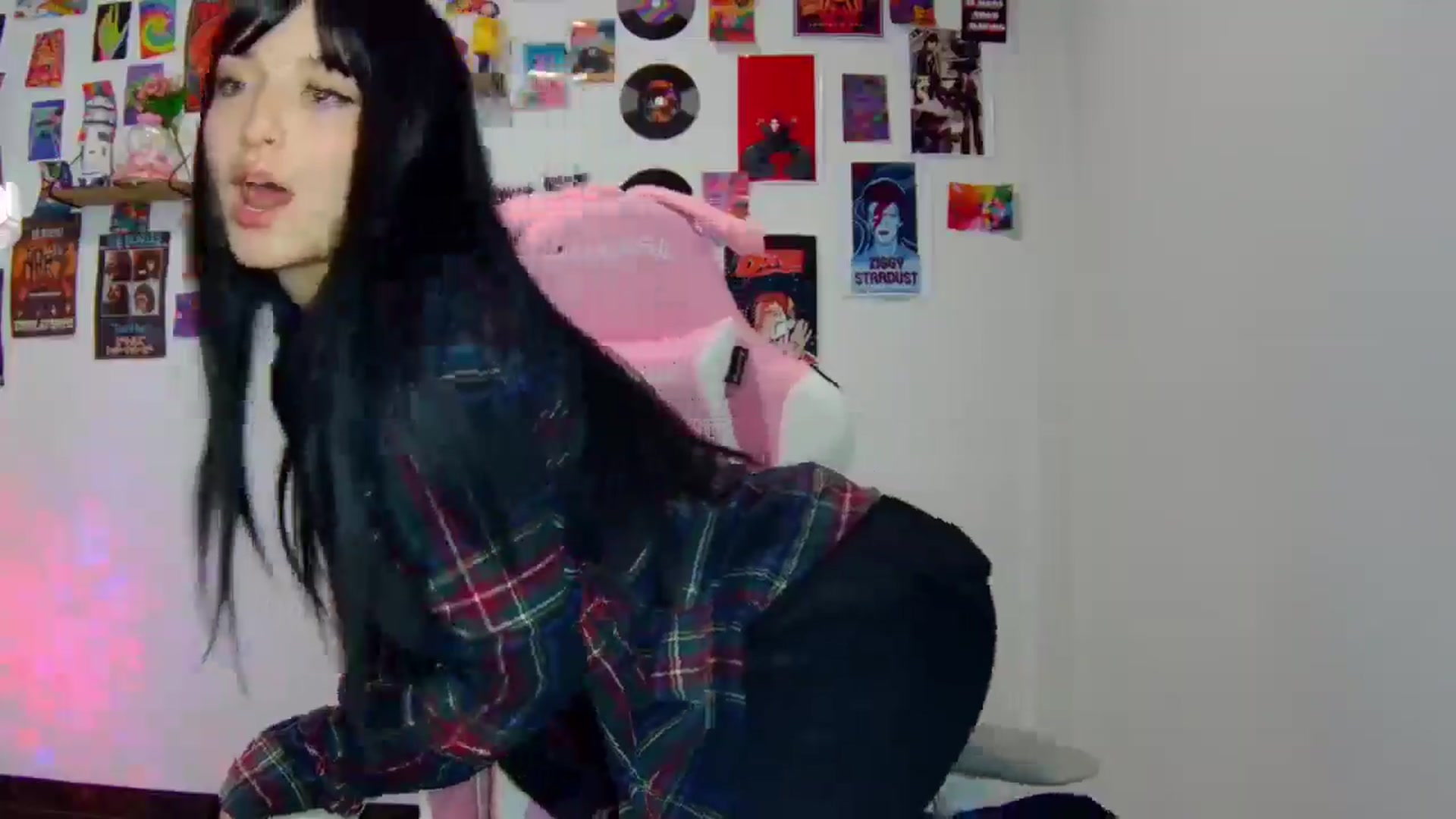 Gallery image thumbnail from CarolineJames's myfreecams stream on, 03/30/2025, 23:53 image 8 of 20