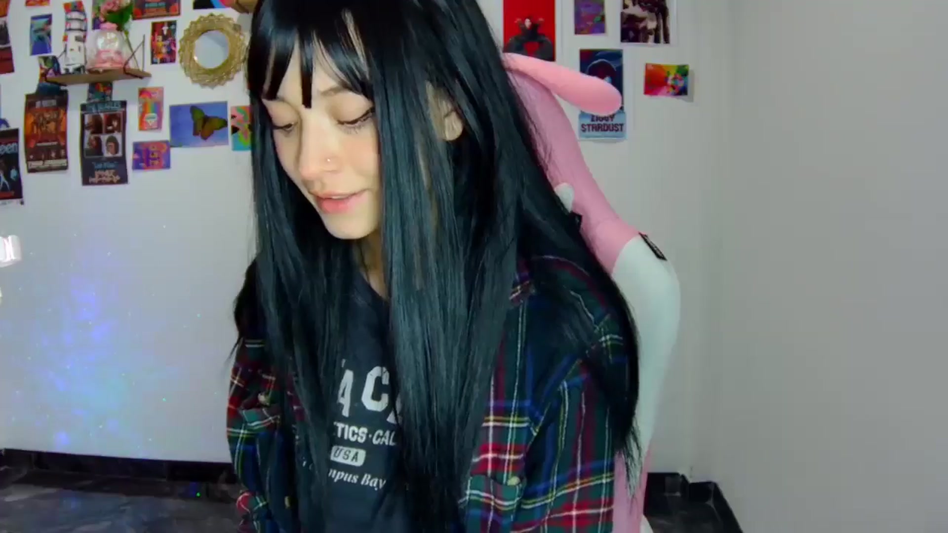 Gallery image thumbnail from CarolineJames's myfreecams stream on, 03/30/2025, 23:53 image 14 of 20