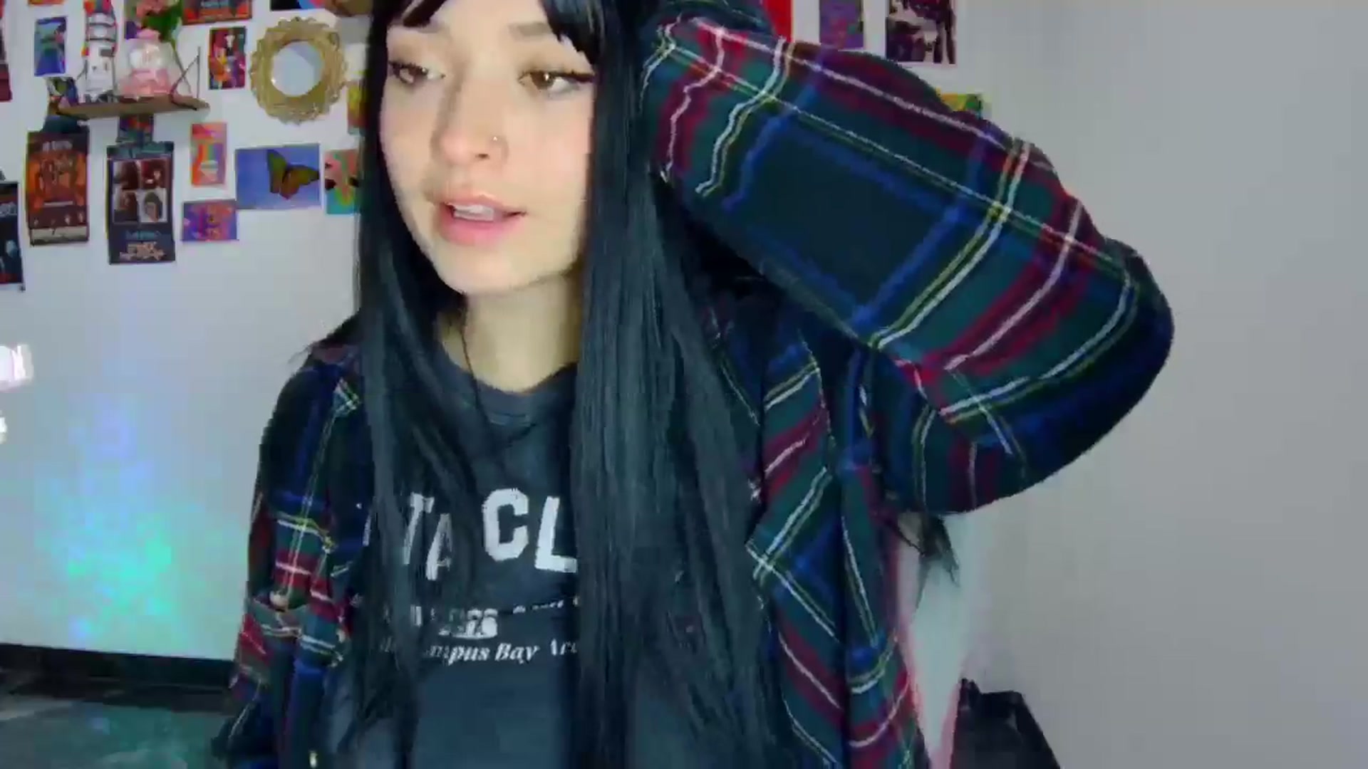 Gallery image thumbnail from CarolineJames's myfreecams stream on, 03/30/2025, 23:53 image 7 of 20