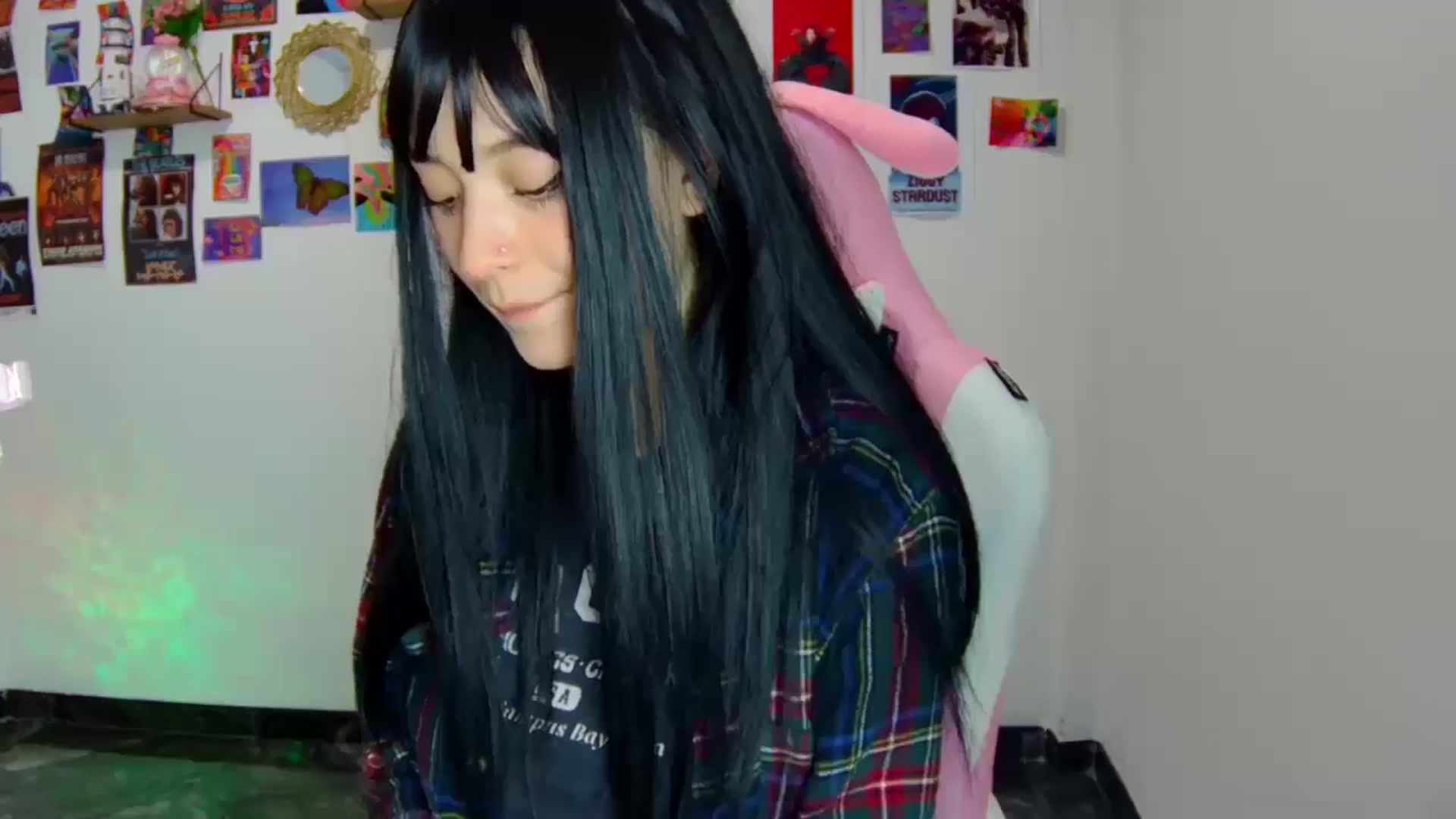 Gallery image thumbnail from CarolineJames's myfreecams stream on, 03/30/2025, 23:53 image 16 of 20