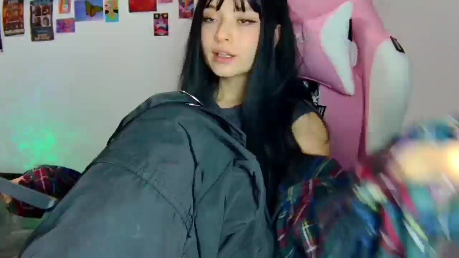 Gallery image thumbnail from CarolineJames's myfreecams stream on, 03/31/2025, 01:18 image 1 of 20