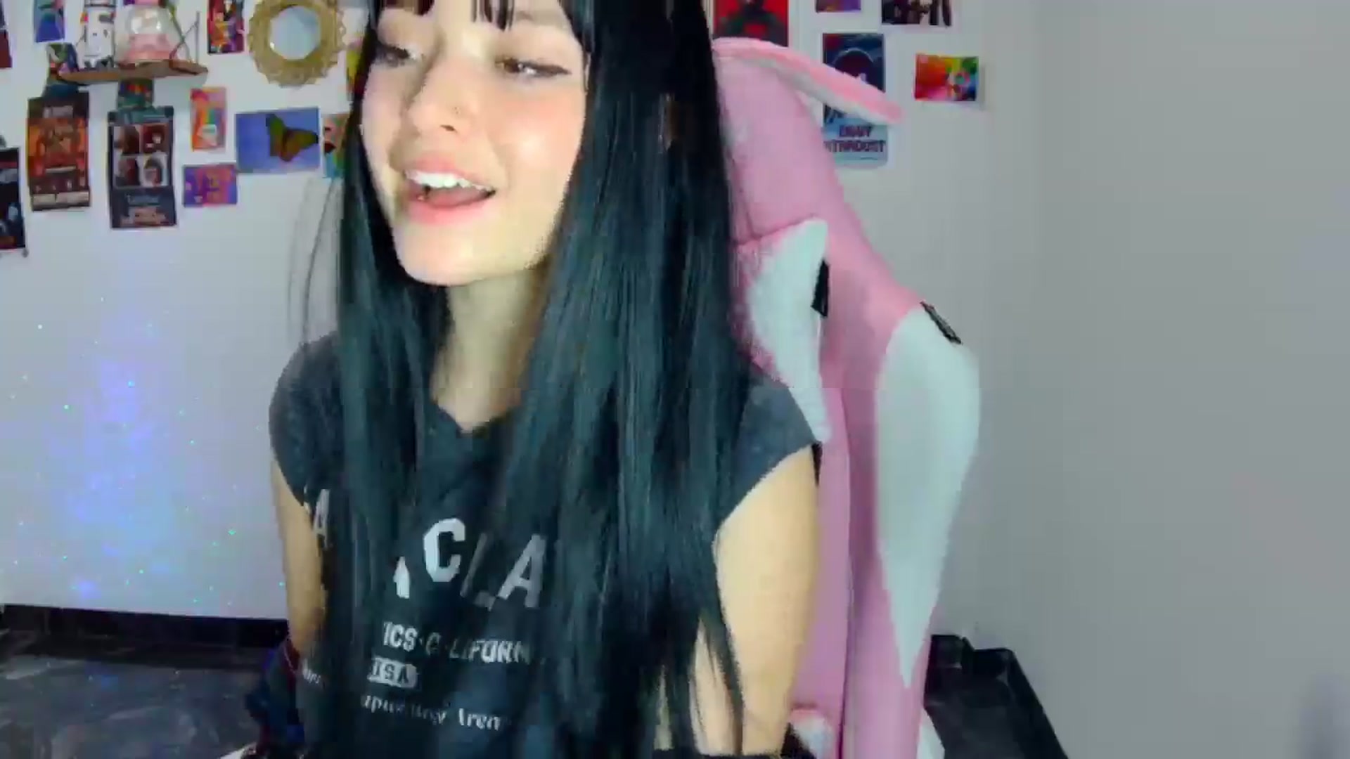 Gallery image thumbnail from CarolineJames's myfreecams stream on, 03/31/2025, 01:18 image 3 of 20