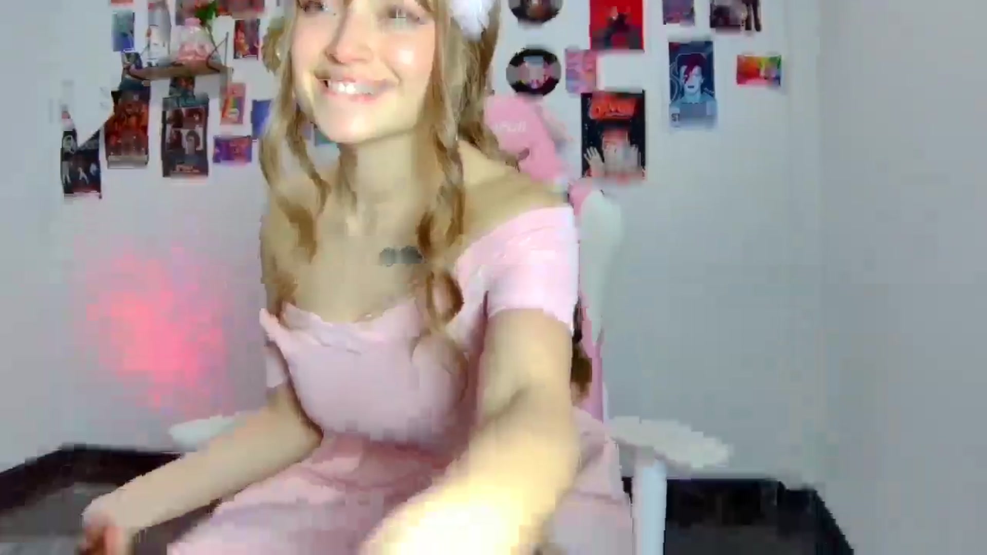 Gallery image thumbnail from CarolineJames's myfreecams stream on, 04/02/2025, 23:41 image 9 of 20