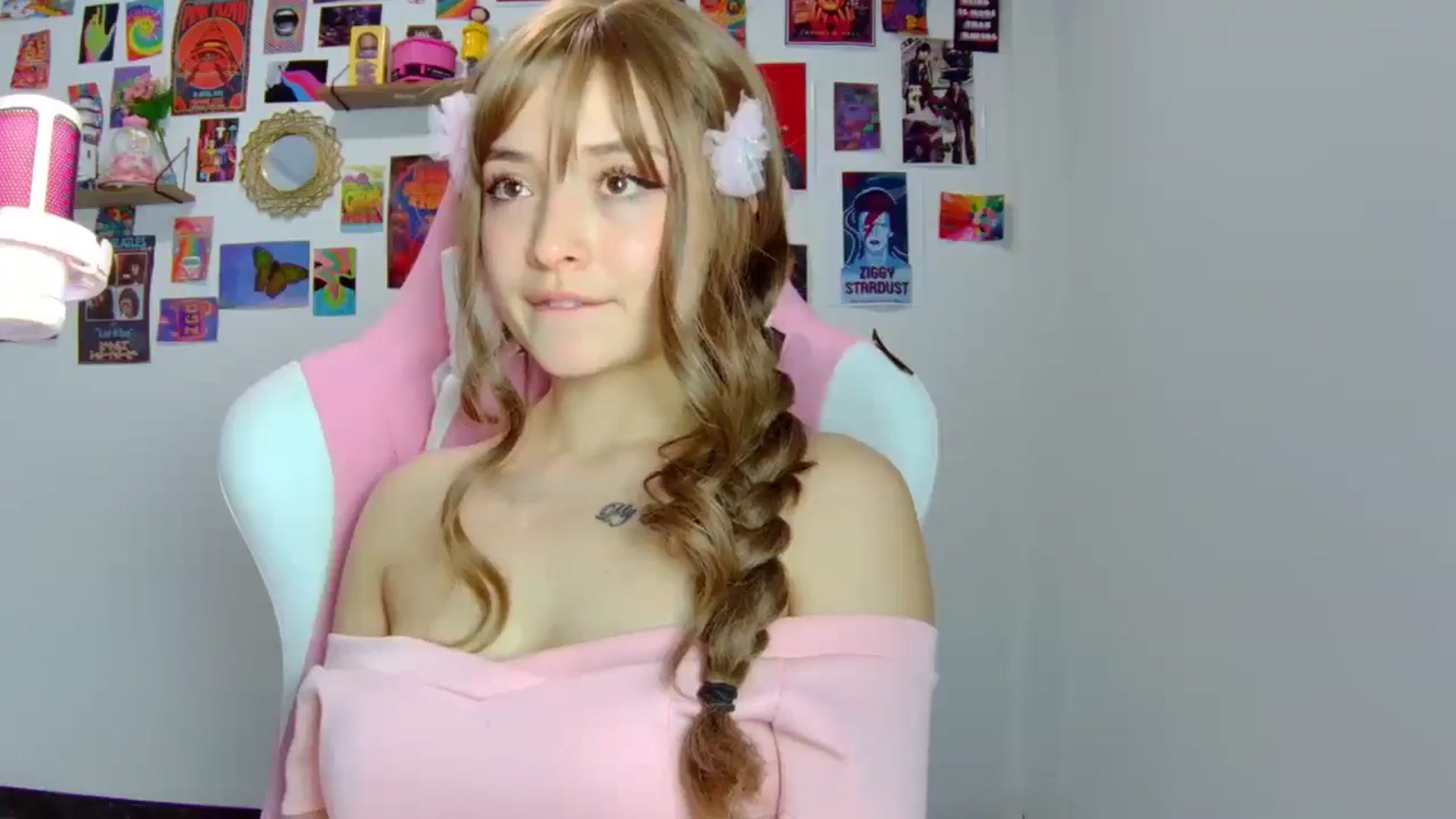 Gallery image thumbnail from CarolineJames's myfreecams stream on, 04/03/2025, 04:36 image 12 of 20