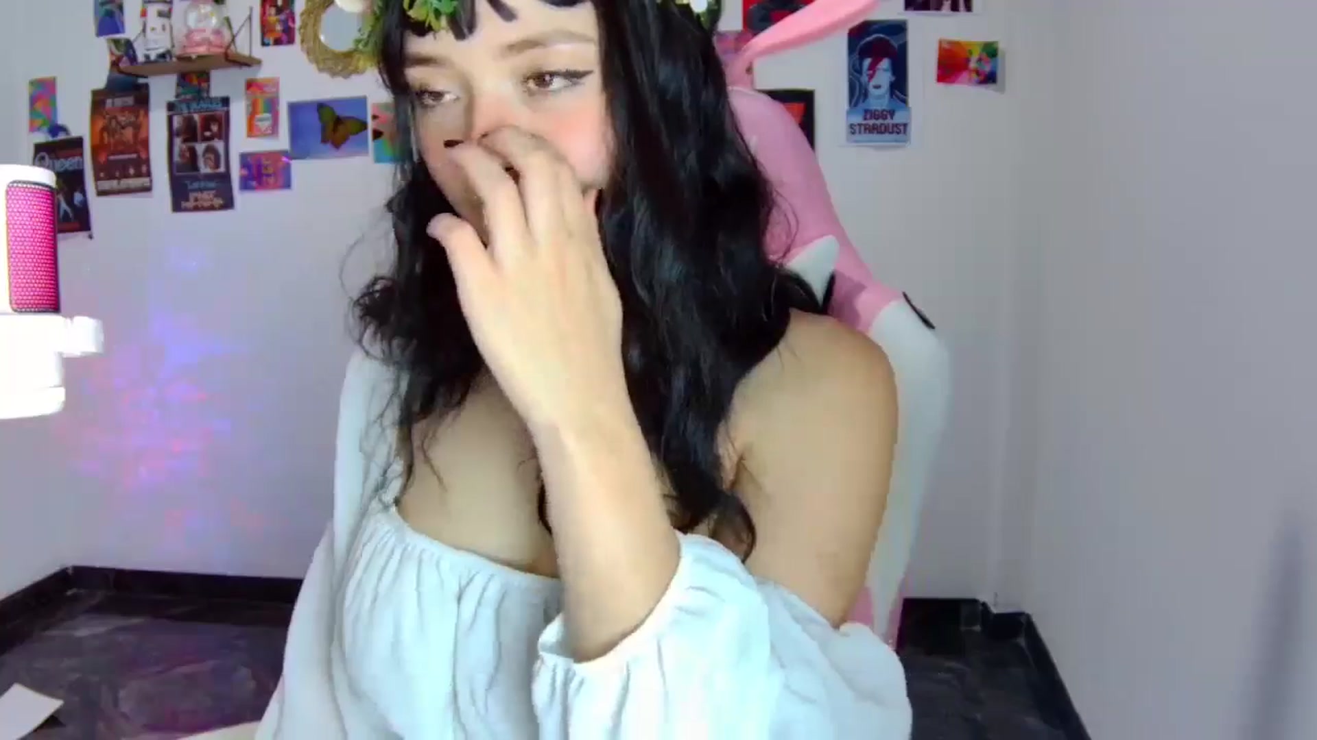 Gallery image thumbnail from CarolineJames's myfreecams stream on, 04/10/2025, 24:54 image 13 of 20