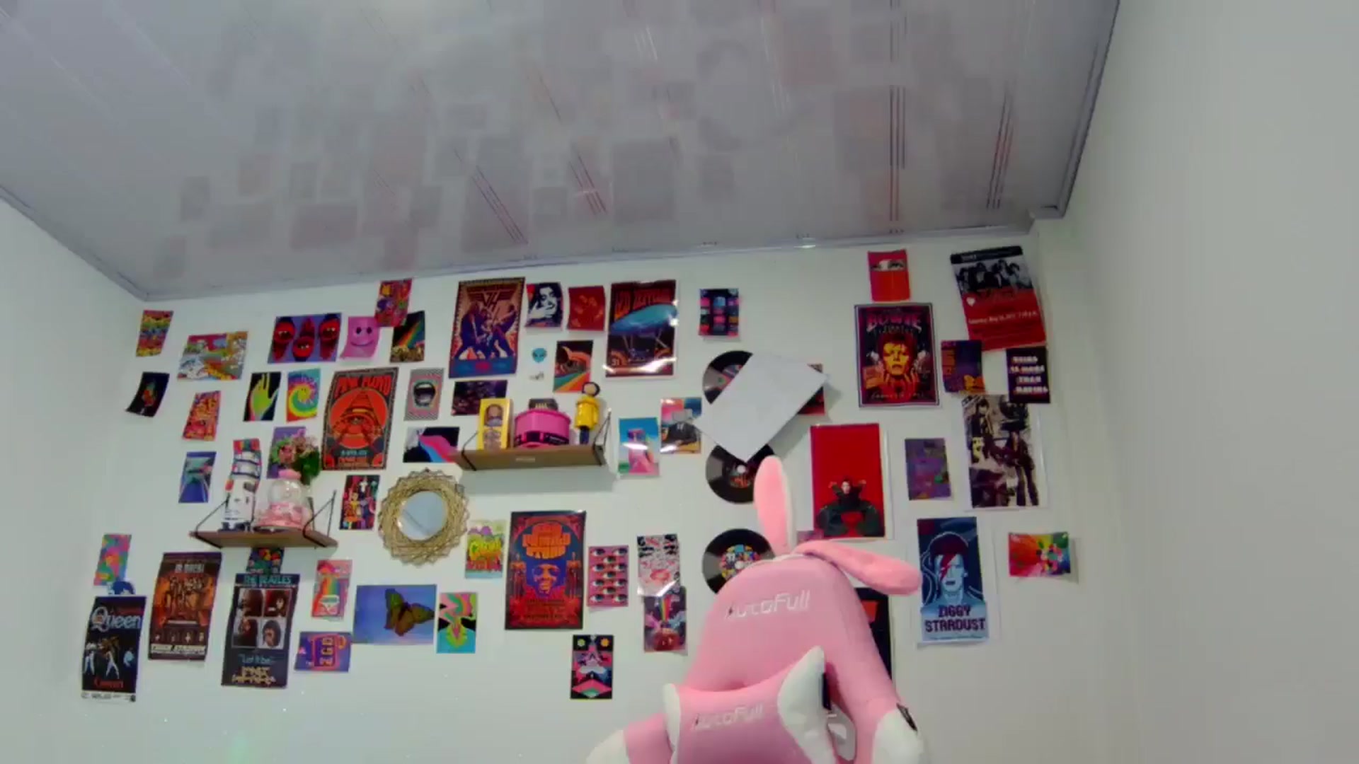 Gallery image thumbnail from CarolineJames's myfreecams stream on, 04/11/2025, 24:06 image 19 of 20