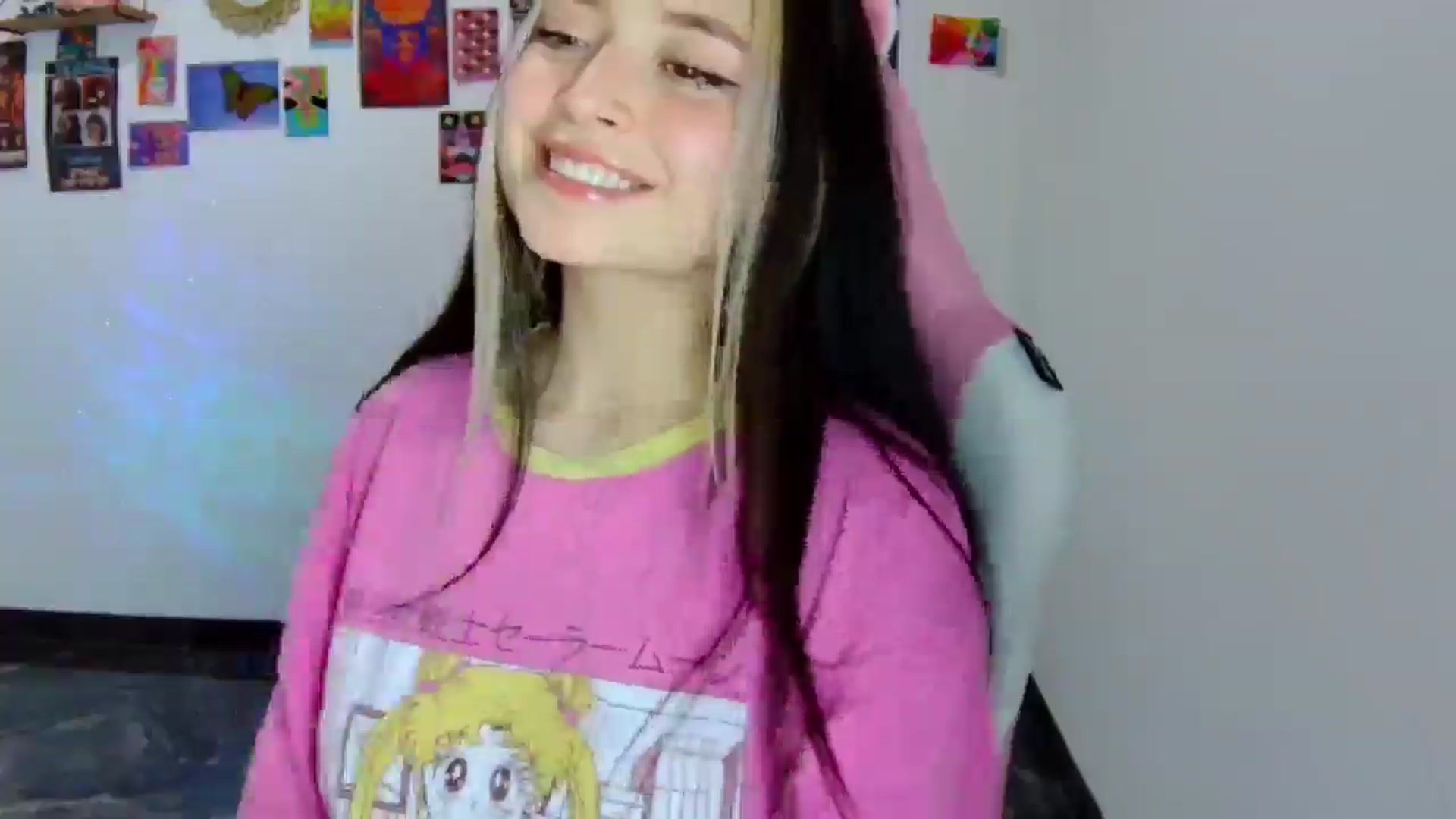 Gallery image thumbnail from CarolineJames's myfreecams stream on, 04/12/2025, 04:20 image 12 of 20