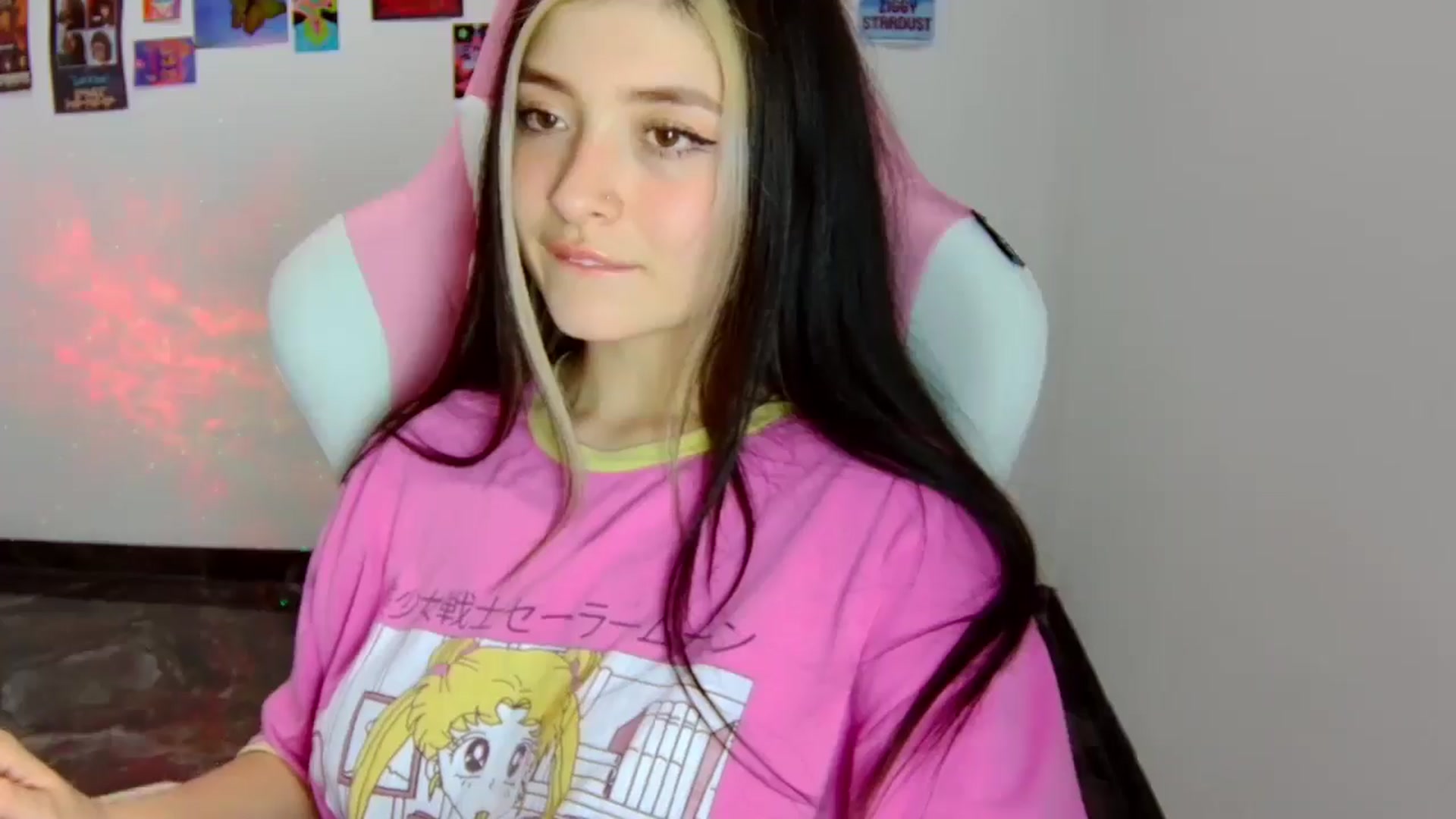 Gallery image thumbnail from CarolineJames's myfreecams stream on, 04/12/2025, 04:20 image 15 of 20