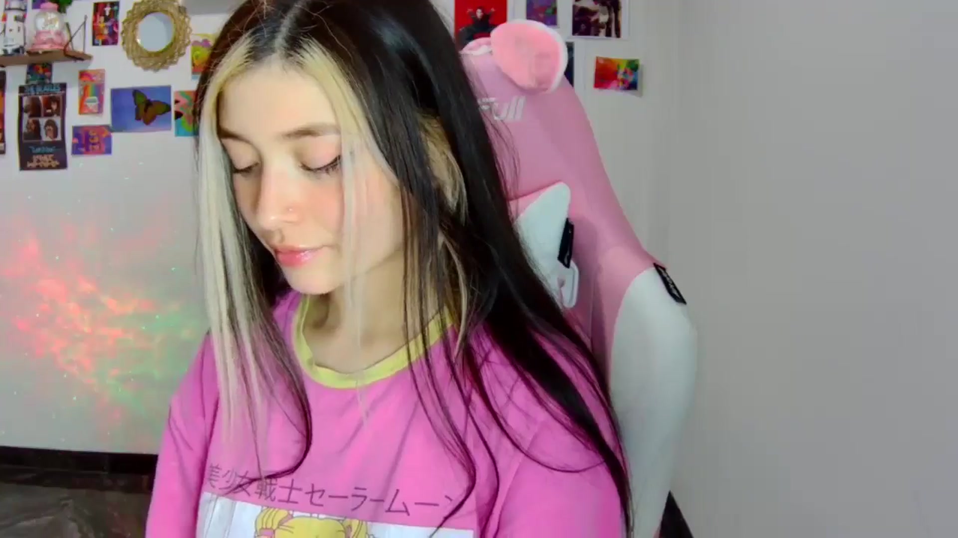 Gallery image thumbnail from CarolineJames's myfreecams stream on, 04/12/2025, 04:20 image 11 of 20