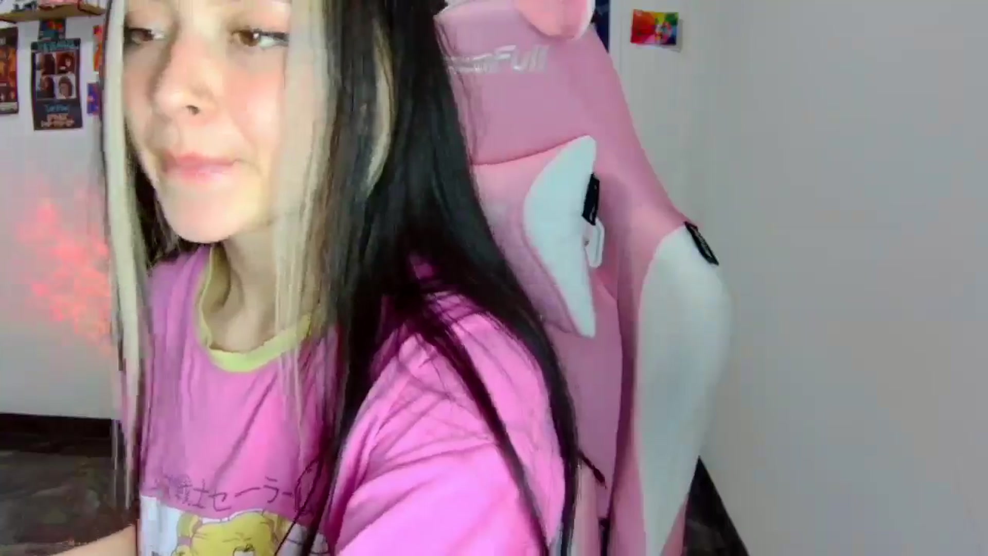 Gallery image thumbnail from CarolineJames's myfreecams stream on, 04/12/2025, 04:20 image 13 of 20