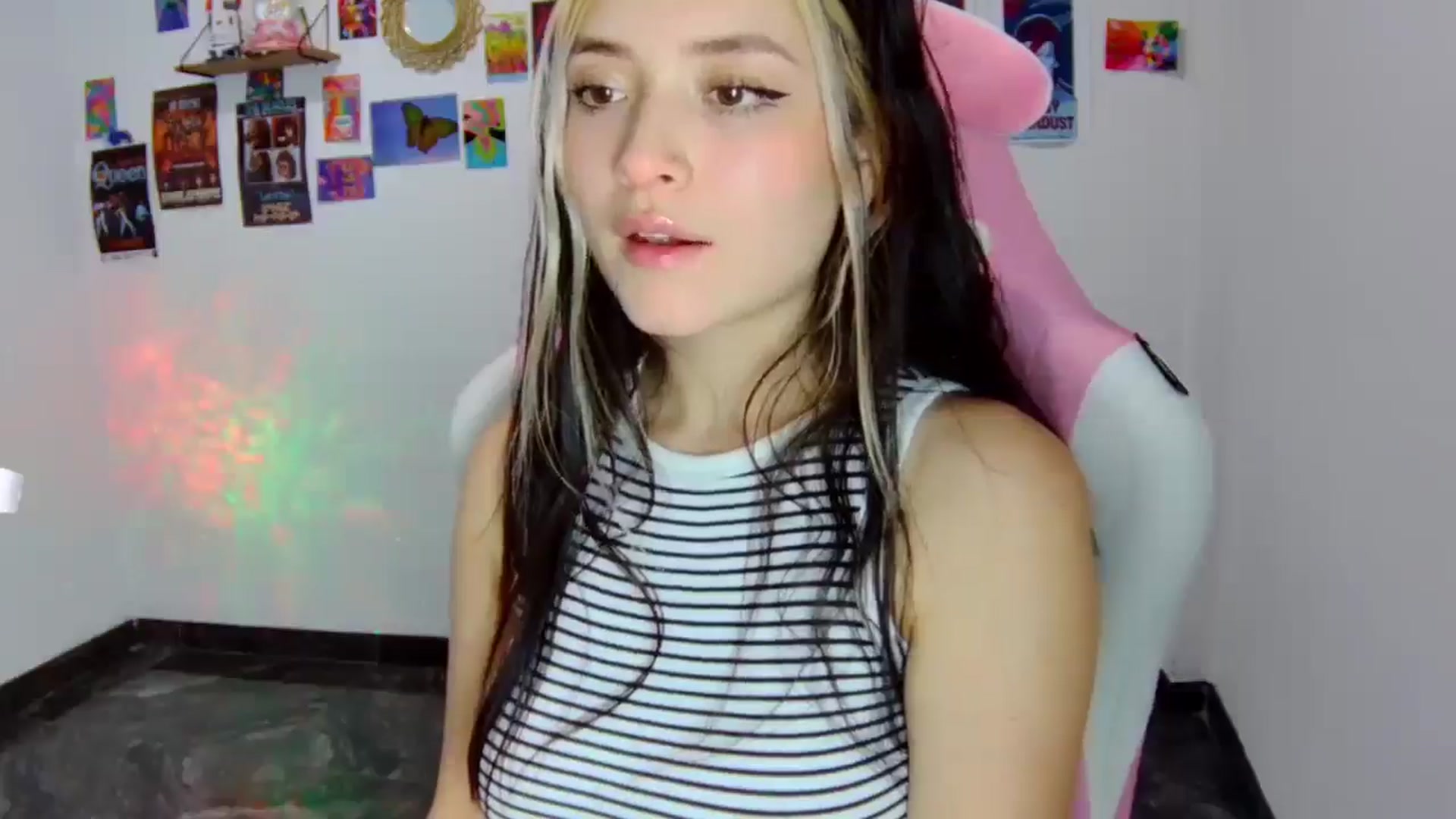 Gallery image thumbnail from CarolineJames's myfreecams stream on, 04/15/2025, 23:59 image 5 of 20