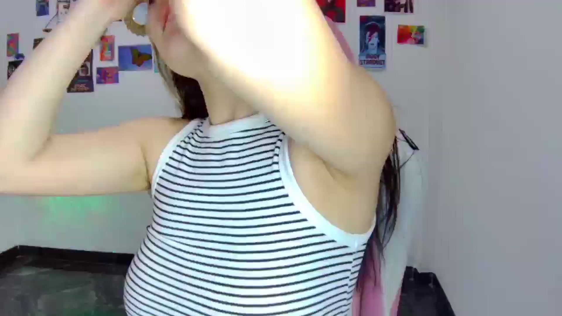 Gallery image thumbnail from CarolineJames's myfreecams stream on, 04/16/2025, 03:47 image 16 of 20