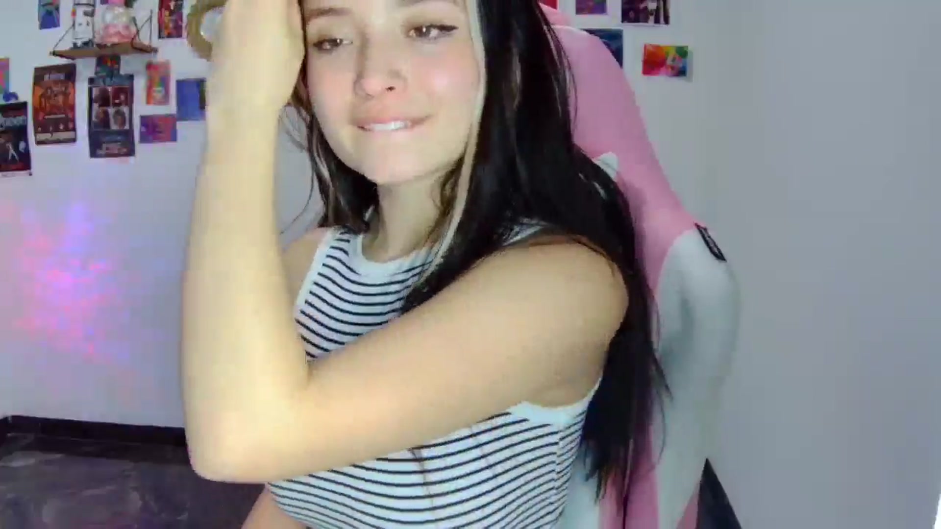 Gallery image thumbnail from CarolineJames's myfreecams stream on, 04/16/2025, 03:47 image 10 of 20