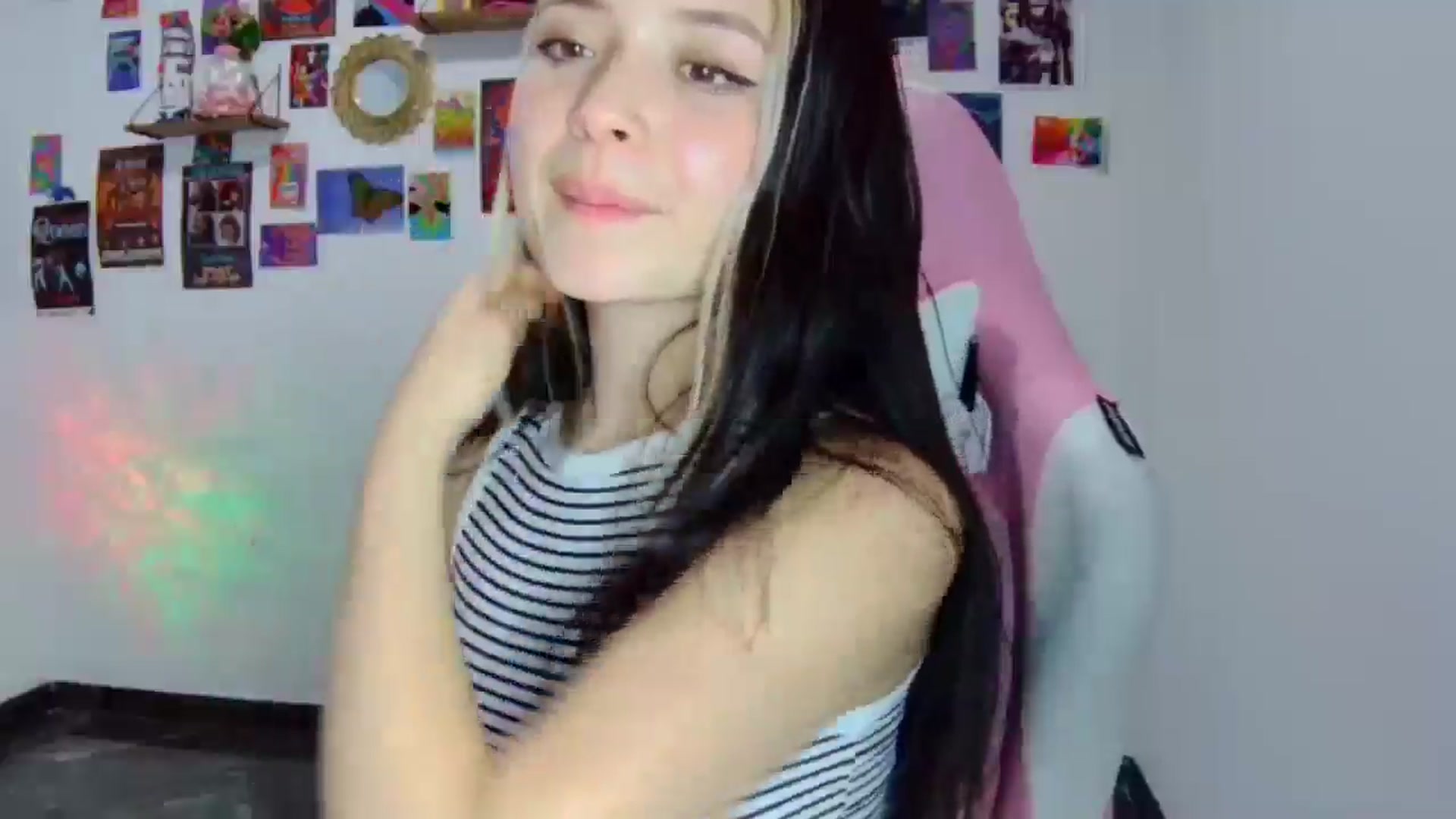 Gallery image thumbnail from CarolineJames's myfreecams stream on, 04/16/2025, 03:47 image 14 of 20