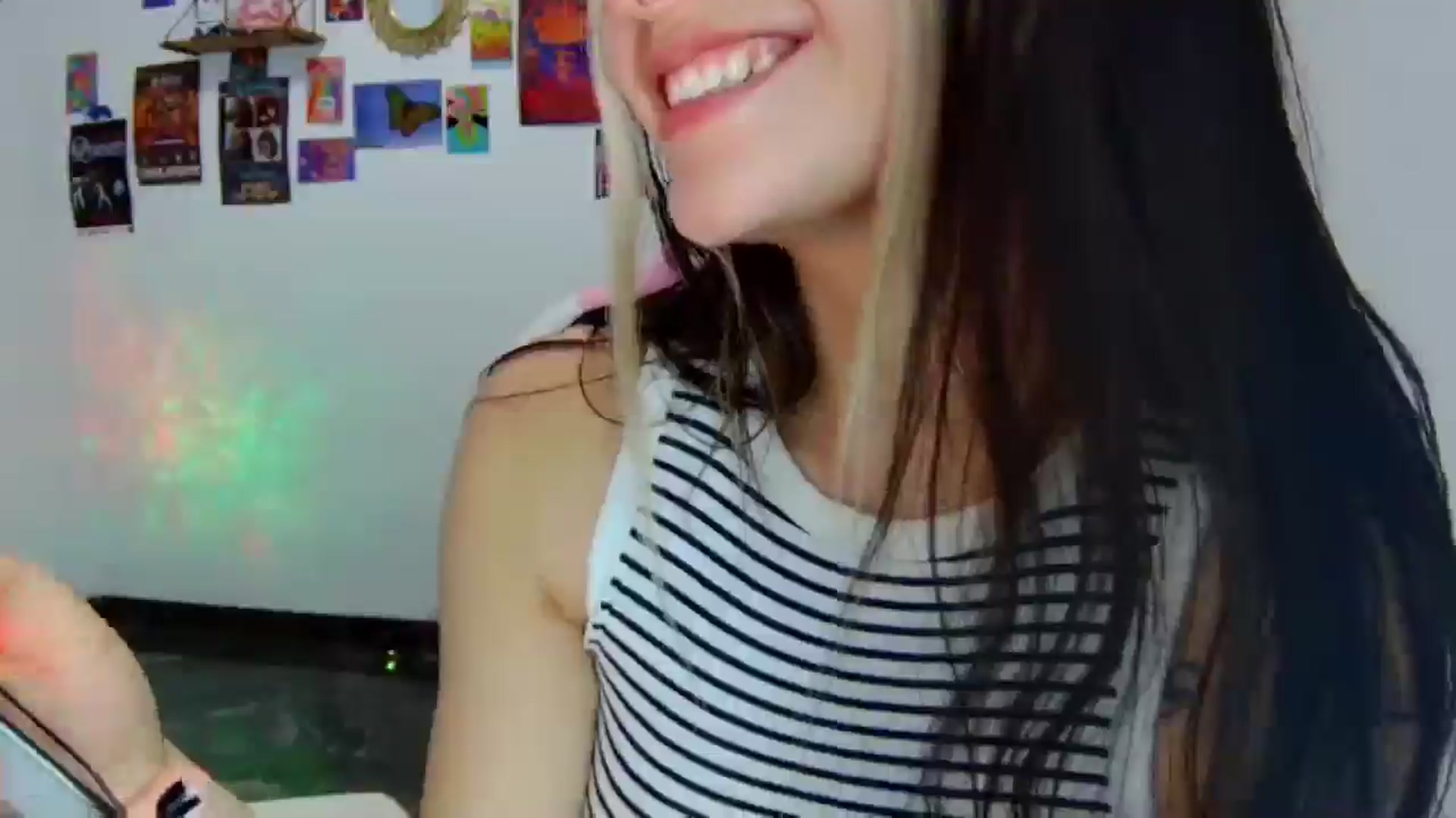 Gallery image thumbnail from CarolineJames's myfreecams stream on, 04/16/2025, 03:47 image 13 of 20