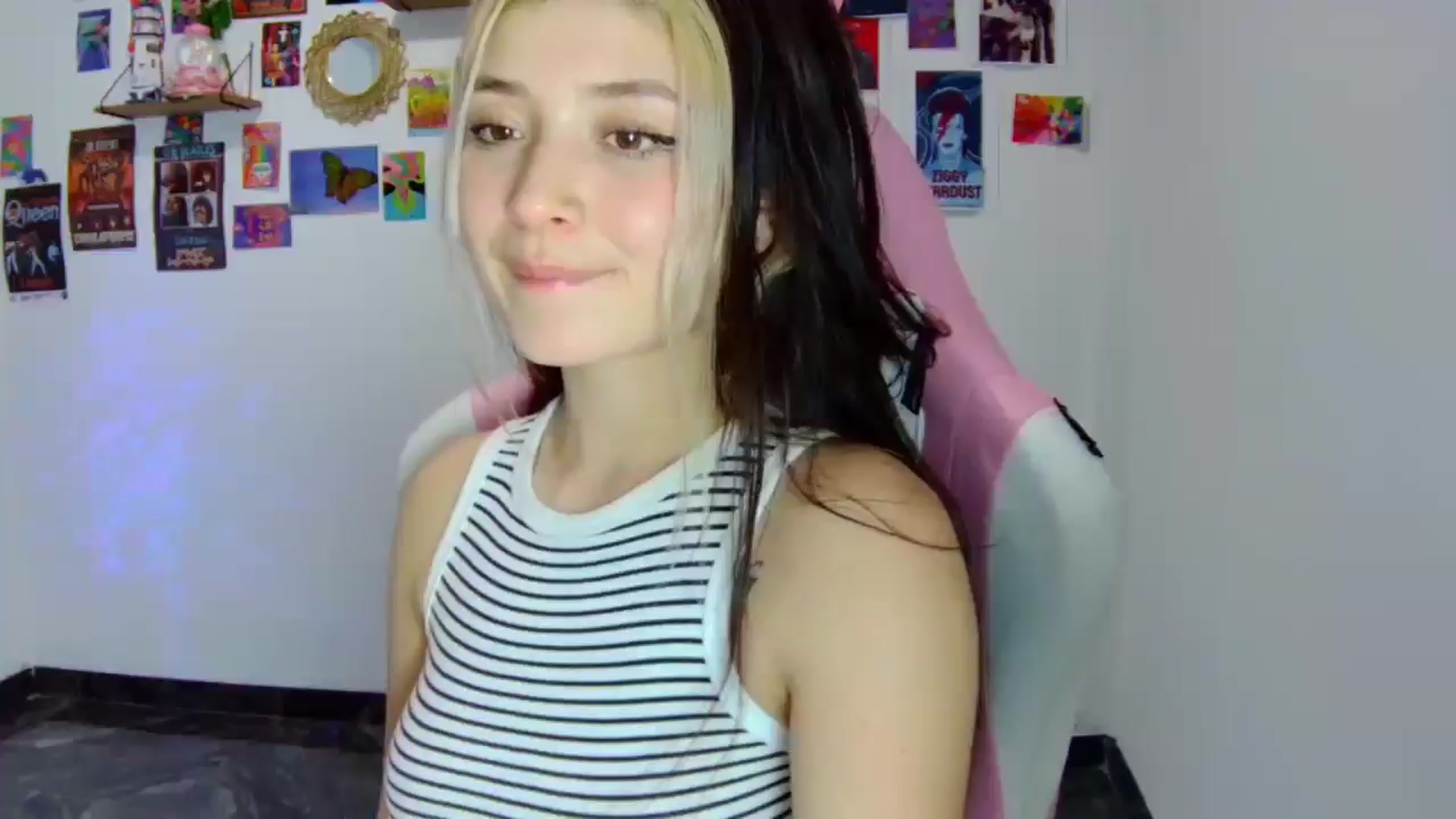 Gallery image thumbnail from CarolineJames's myfreecams stream on, 04/16/2025, 03:47 image 1 of 20