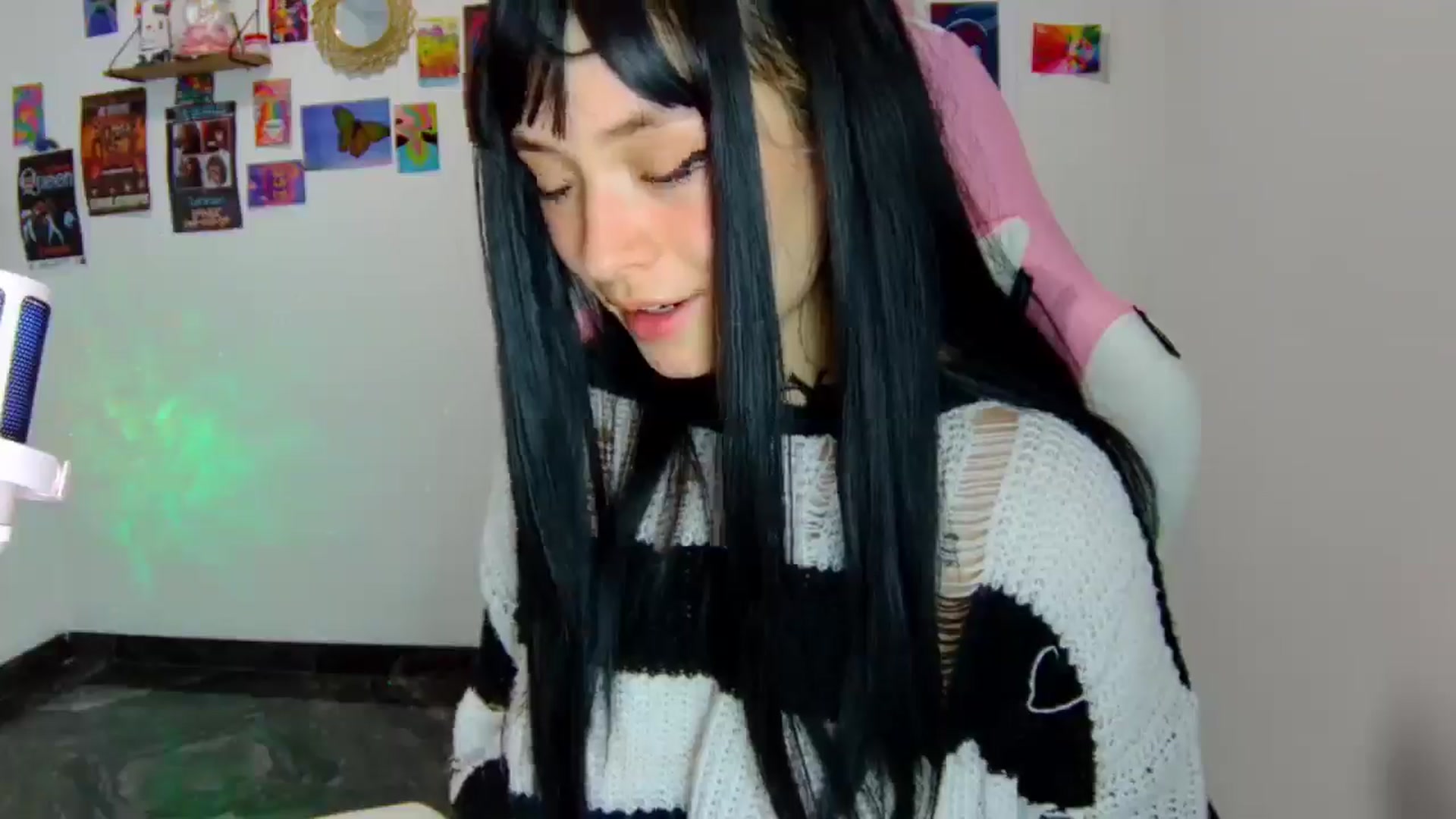 Gallery image thumbnail from CarolineJames's myfreecams stream on, 04/30/2025, 01:22 image 4 of 20