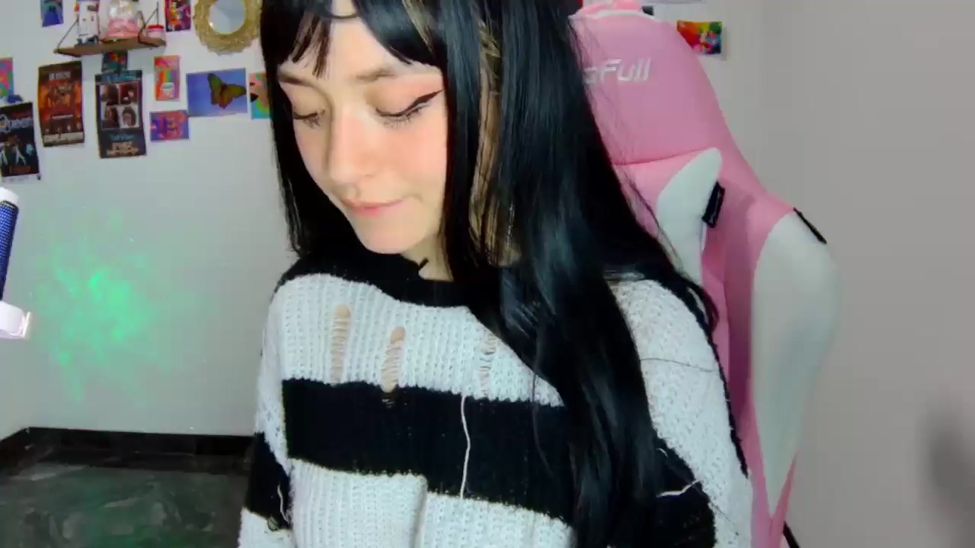 Gallery image thumbnail from CarolineJames's myfreecams stream on, 04/30/2025, 01:22 image 3 of 20