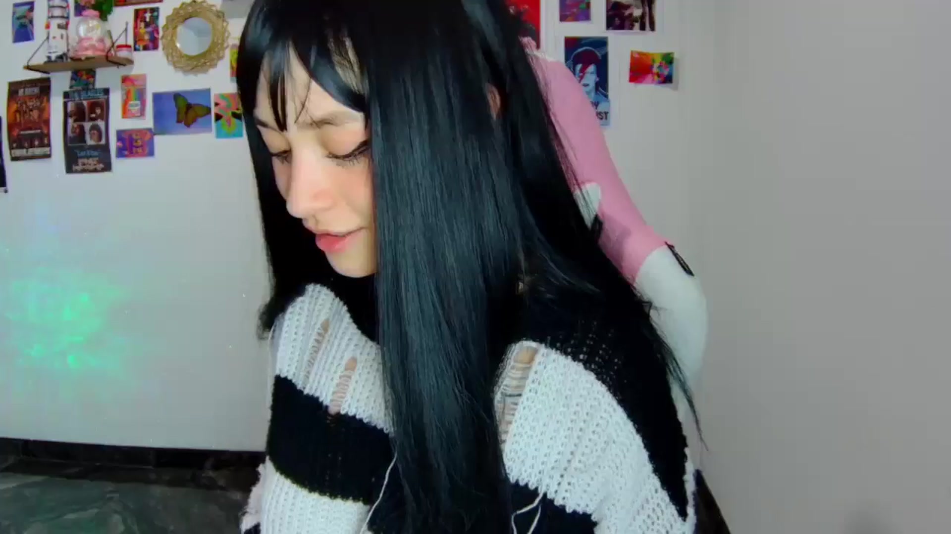 Gallery image thumbnail from CarolineJames's myfreecams stream on, 04/30/2025, 01:22 image 6 of 20