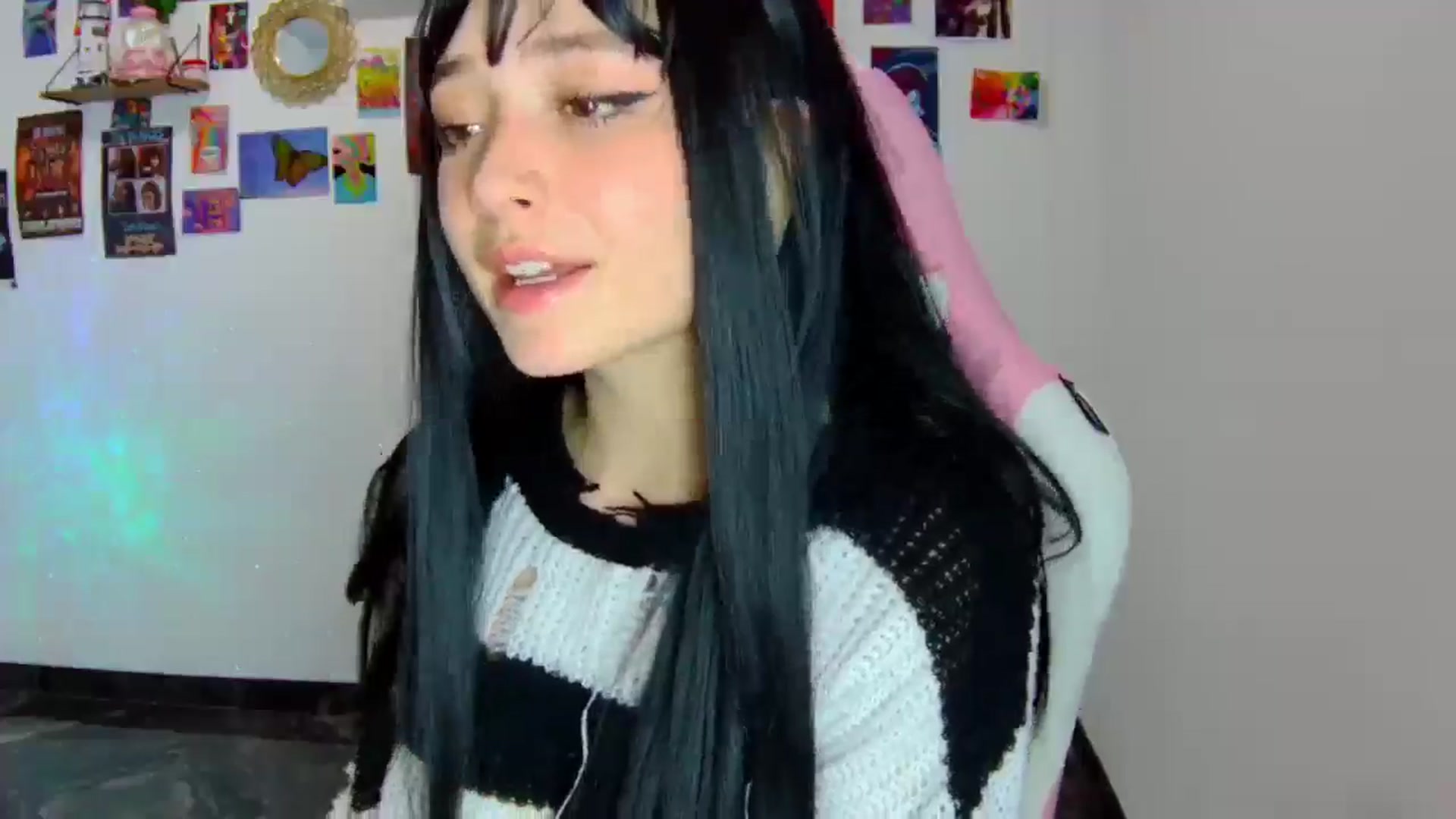 Gallery image thumbnail from CarolineJames's myfreecams stream on, 04/30/2025, 01:22 image 7 of 20