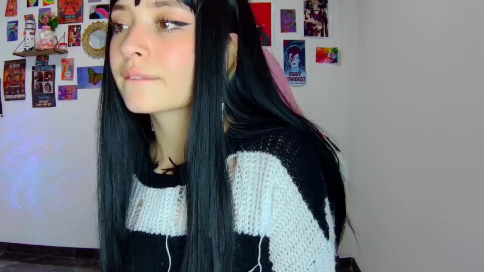 Gallery image thumbnail from CarolineJames's myfreecams stream on, 04/30/2025, 01:22 image 10 of 20