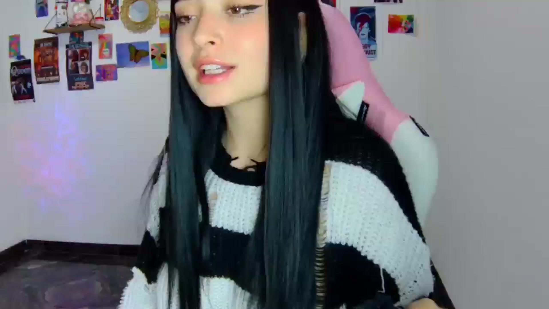 Gallery image thumbnail from CarolineJames's myfreecams stream on, 04/30/2025, 03:25 image 1 of 20