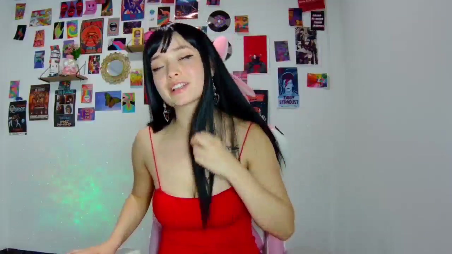 Gallery image thumbnail from CarolineJames's myfreecams stream on, 05/07/2025, 01:09 image 4 of 20