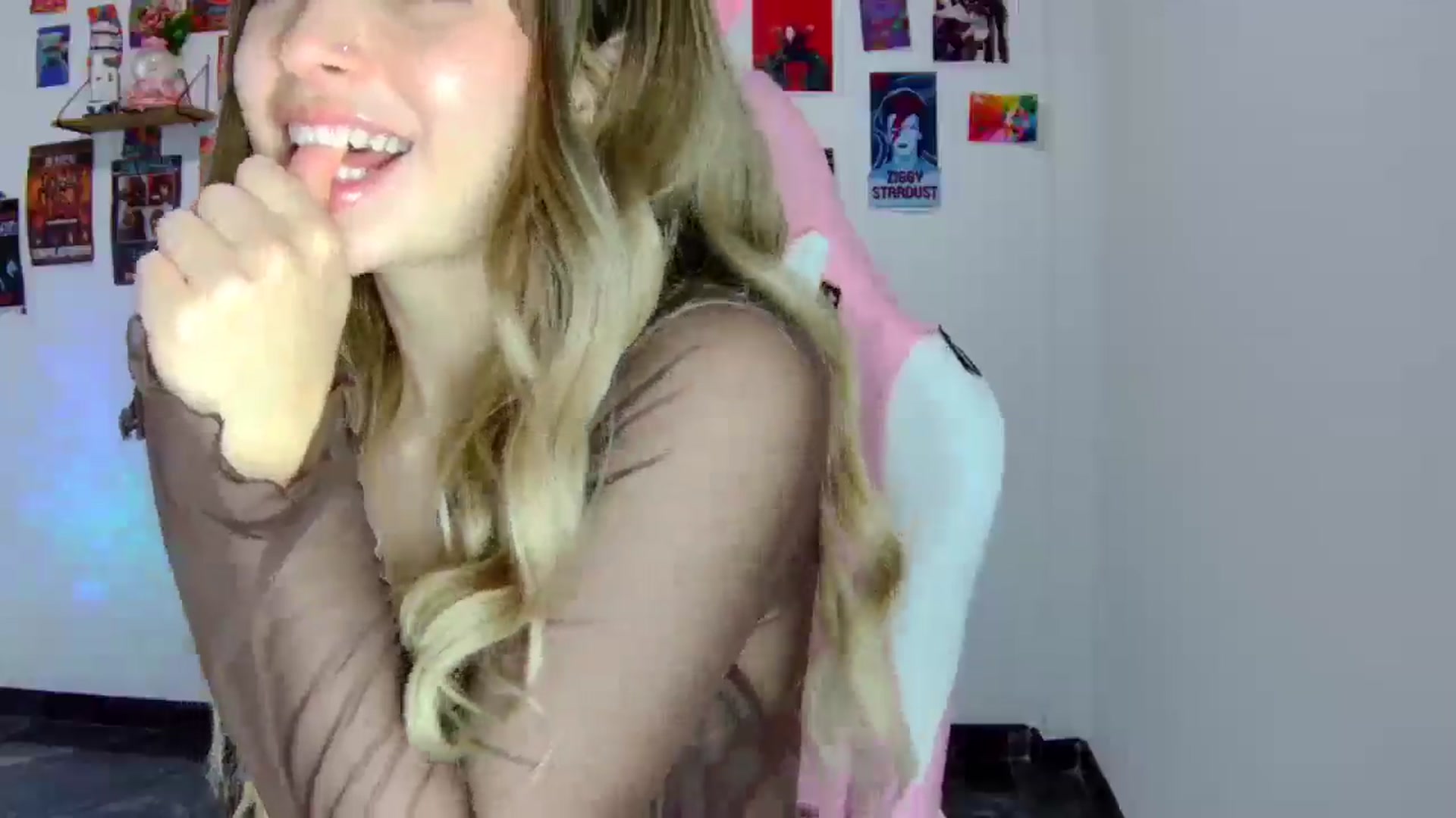 Gallery image thumbnail from CarolineJames's myfreecams stream on, 06/05/2025, 02:24 image 14 of 20
