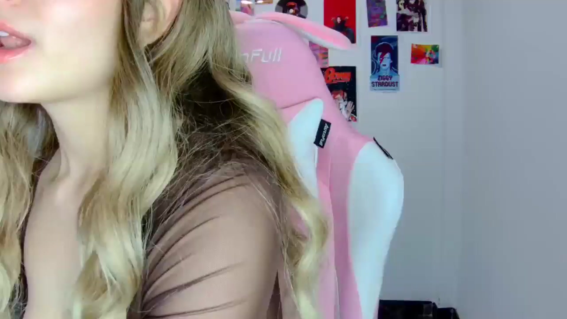 Gallery image thumbnail from CarolineJames's myfreecams stream on, 06/05/2025, 02:24 image 4 of 20