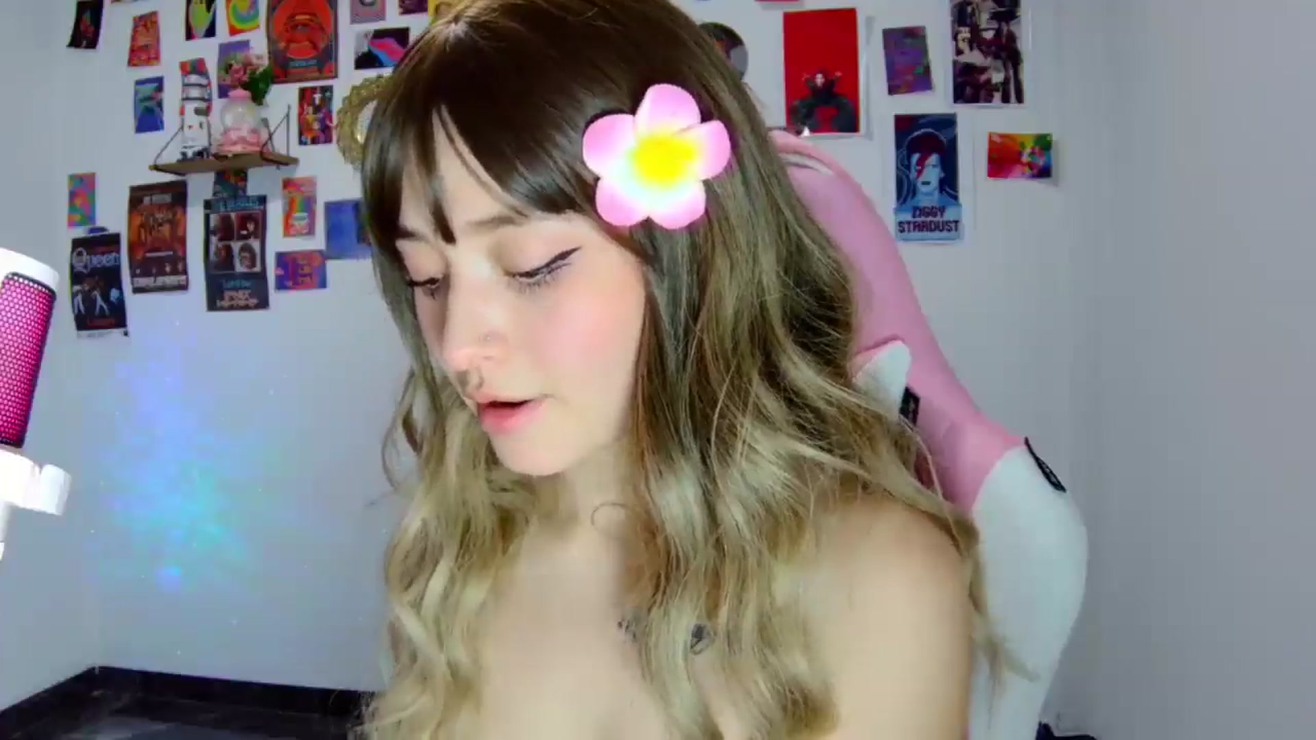 Gallery image thumbnail from CarolineJames's myfreecams stream on, 06/11/2025, 22:23 image 4 of 20