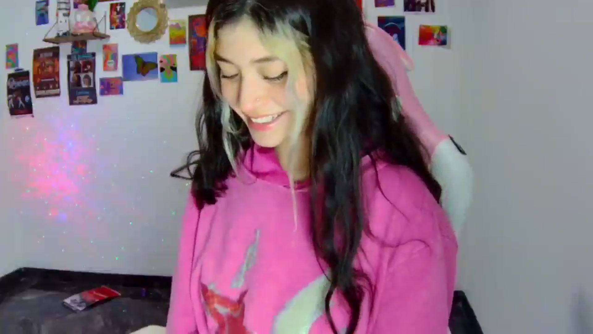 Gallery image thumbnail from CarolineJames's myfreecams stream on, 06/16/2025, 01:17 image 7 of 20