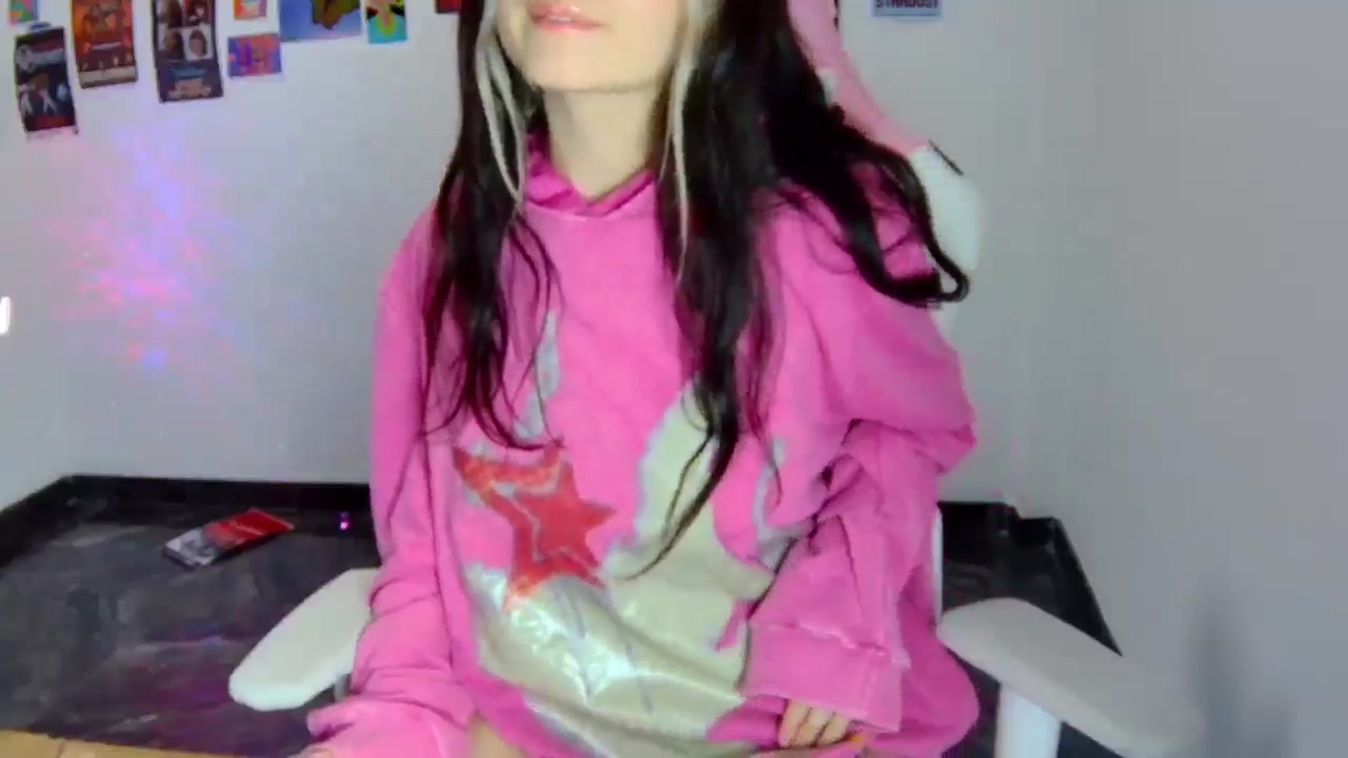 Gallery image thumbnail from CarolineJames's myfreecams stream on, 06/16/2025, 01:17 image 8 of 20