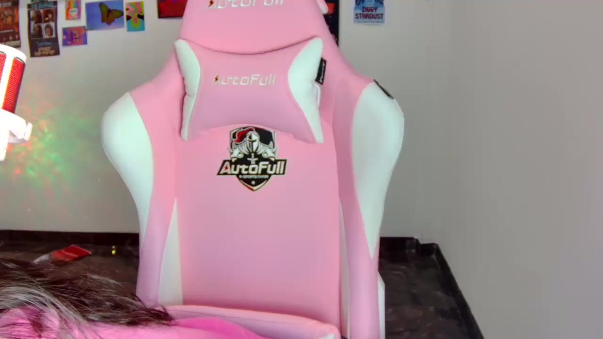 Gallery image thumbnail from CarolineJames's myfreecams stream on, 06/16/2025, 03:47 image 4 of 20
