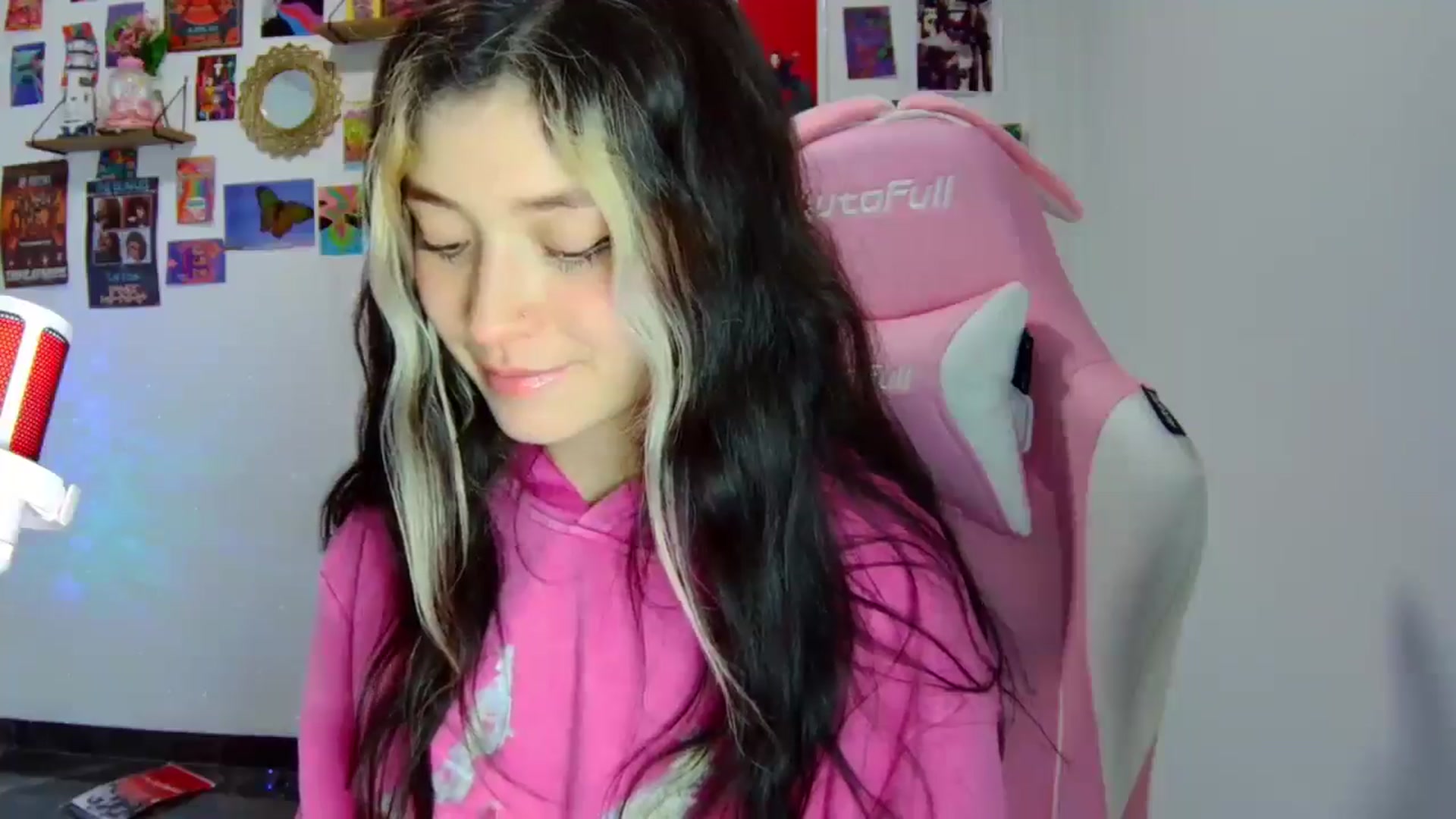Gallery image thumbnail from CarolineJames's myfreecams stream on, 06/16/2025, 03:47 image 8 of 20