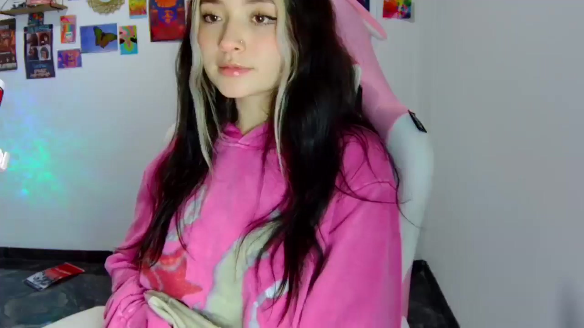 Gallery image thumbnail from CarolineJames's myfreecams stream on, 06/16/2025, 03:47 image 10 of 20