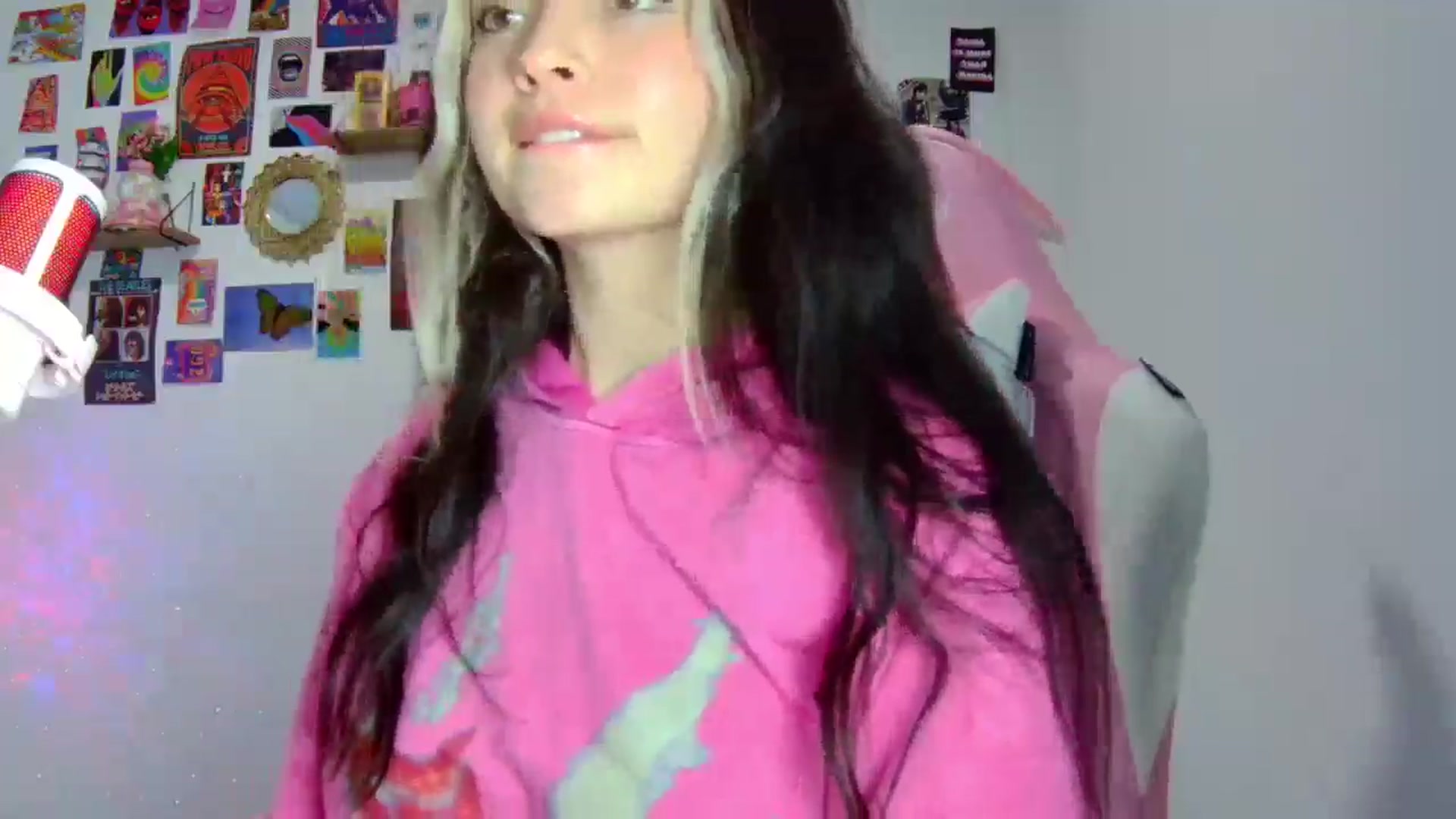 Gallery image thumbnail from CarolineJames's myfreecams stream on, 06/16/2025, 03:47 image 7 of 20