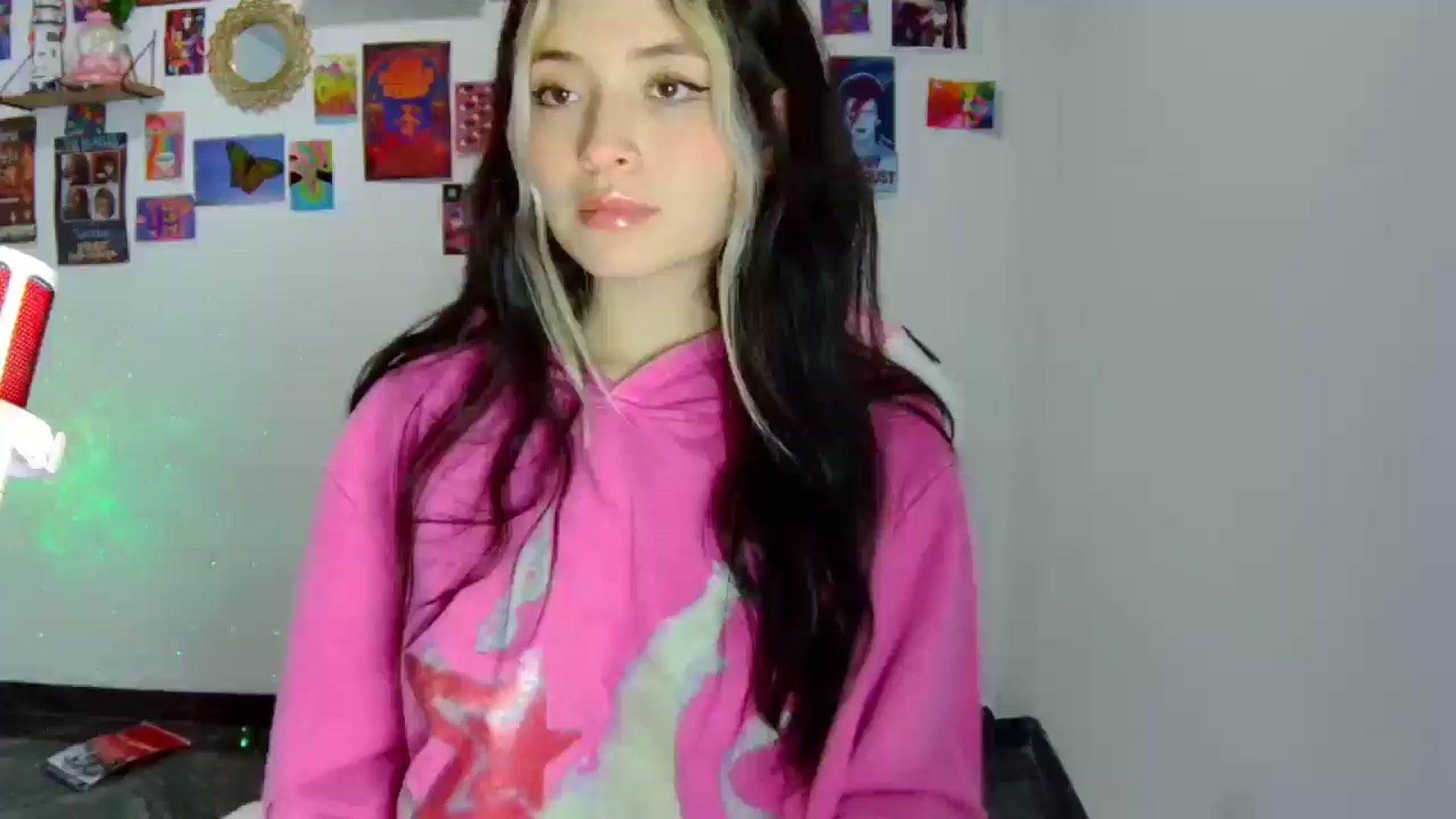 Gallery image thumbnail from CarolineJames's myfreecams stream on, 06/16/2025, 03:47 image 3 of 20