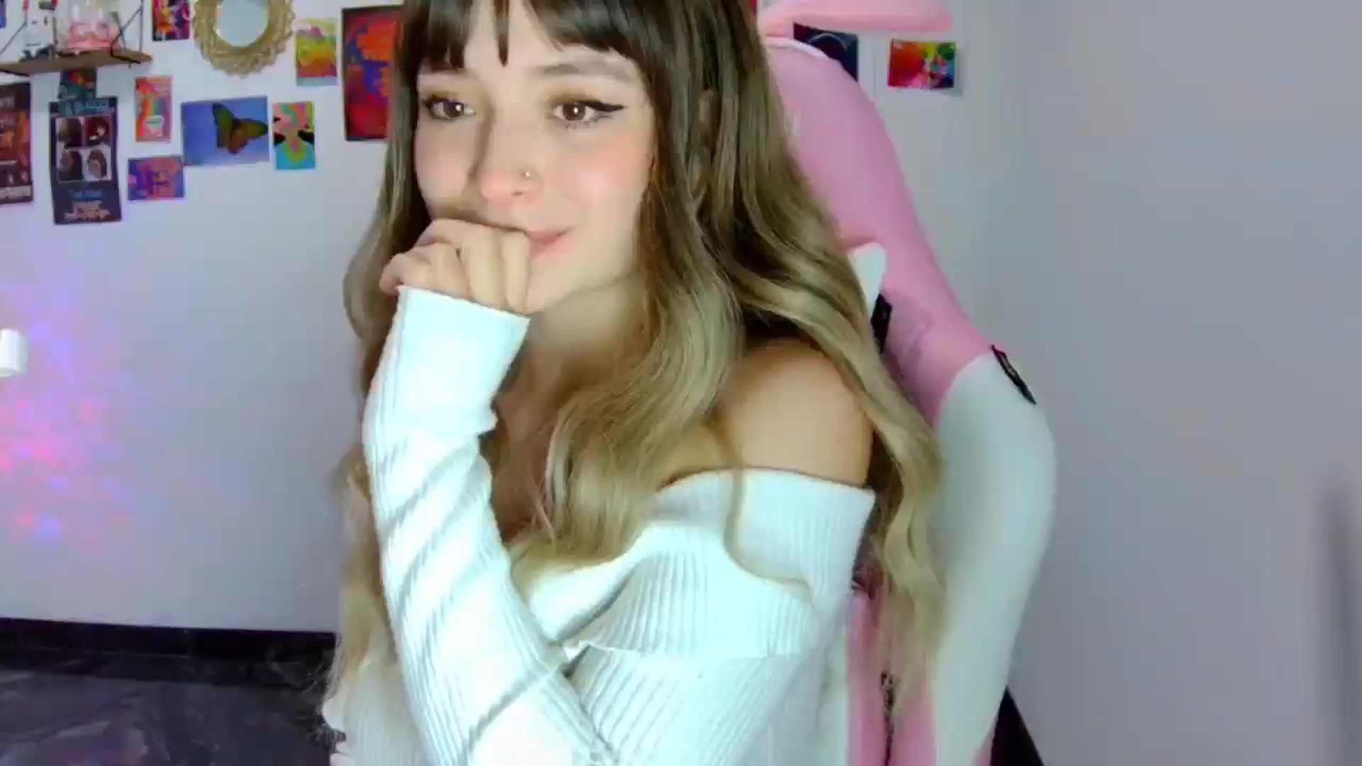 Gallery image thumbnail from CarolineJames's myfreecams stream on, 06/28/2025, 24:39 image 2 of 20