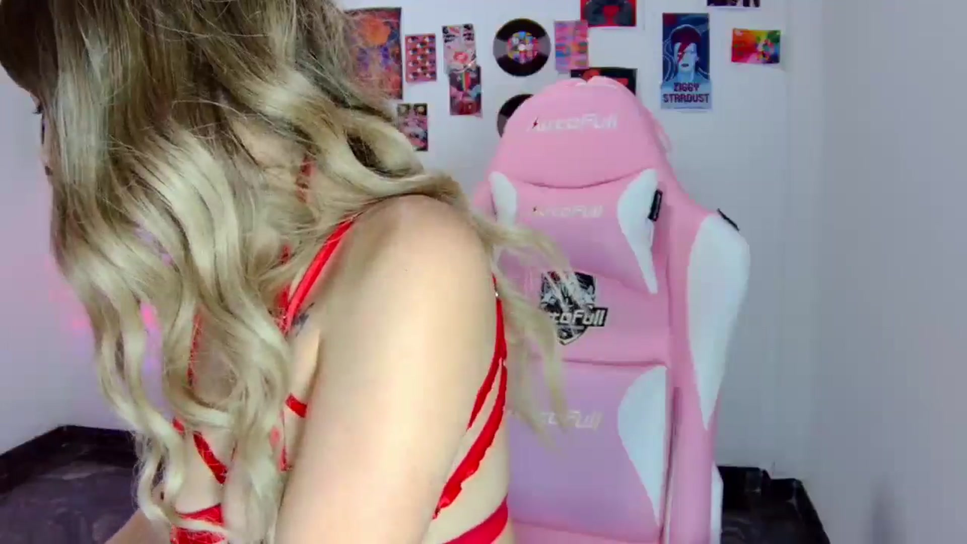 Gallery image thumbnail from CarolineJames's myfreecams stream on, 07/06/2025, 01:15 image 5 of 20