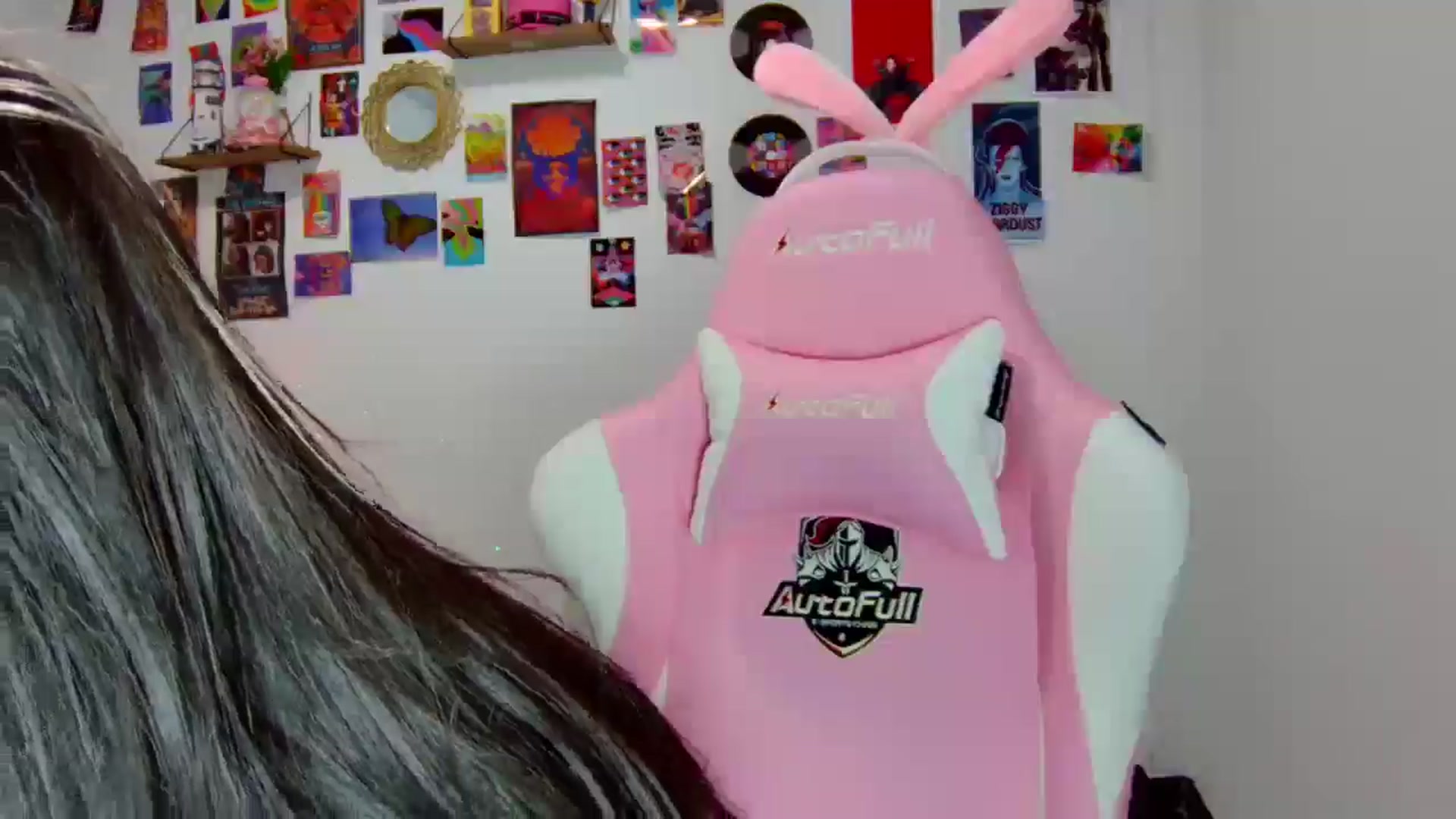 Gallery image thumbnail from CarolineJames's myfreecams stream on, 07/09/2025, 02:19 image 19 of 20