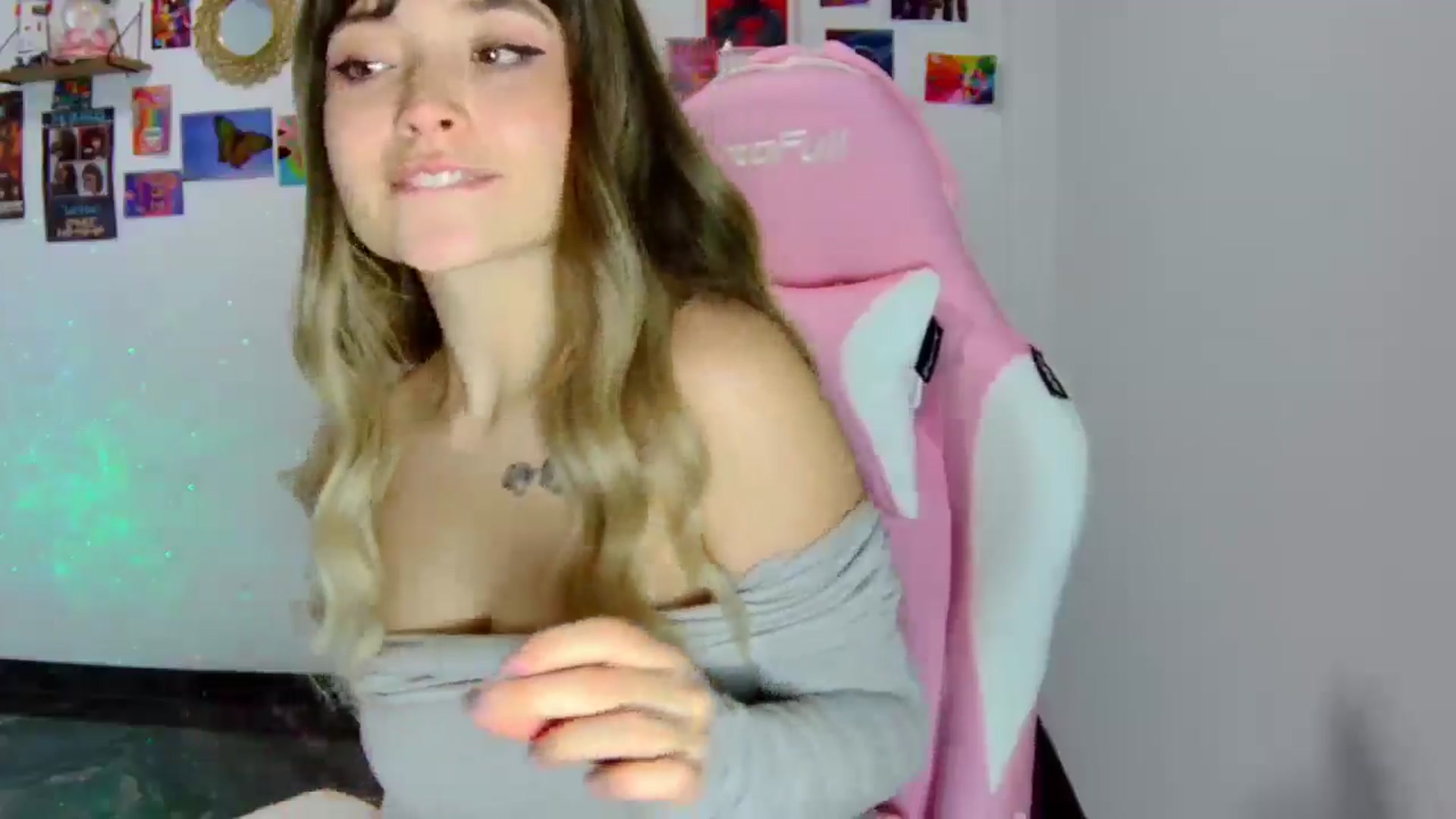 Gallery image thumbnail from CarolineJames's myfreecams stream on, 07/09/2025, 22:49 image 19 of 20