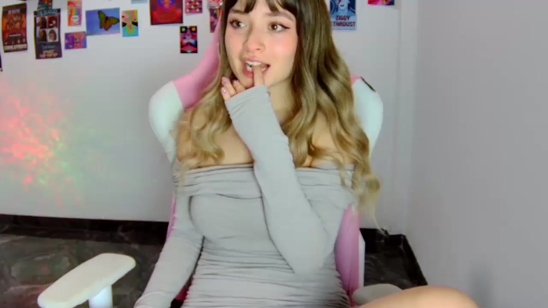 Gallery image thumbnail from CarolineJames's myfreecams stream on, 07/09/2025, 22:49 image 4 of 20