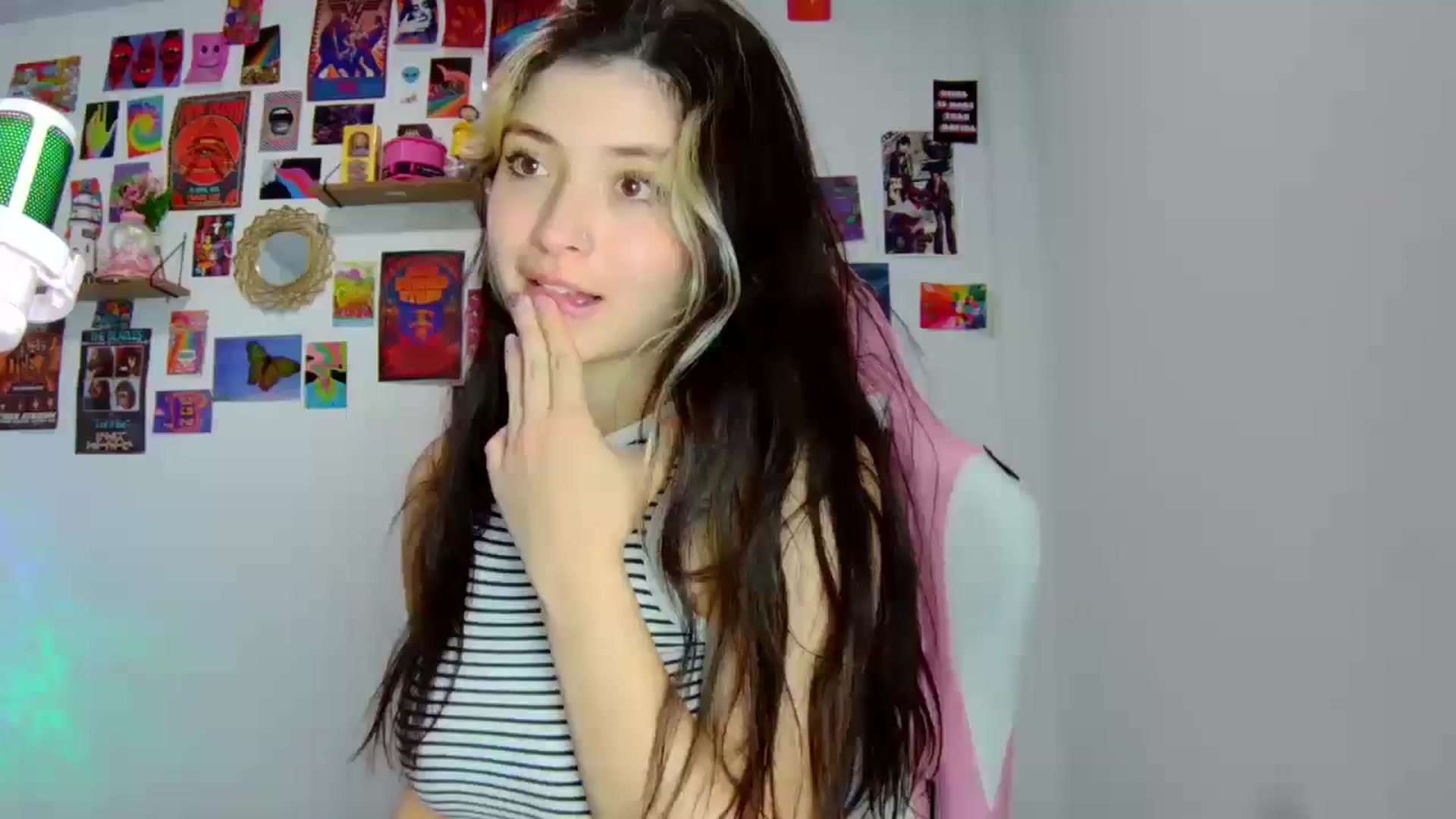 Gallery image thumbnail from CarolineJames's myfreecams stream on, 07/10/2025, 23:57 image 1 of 20