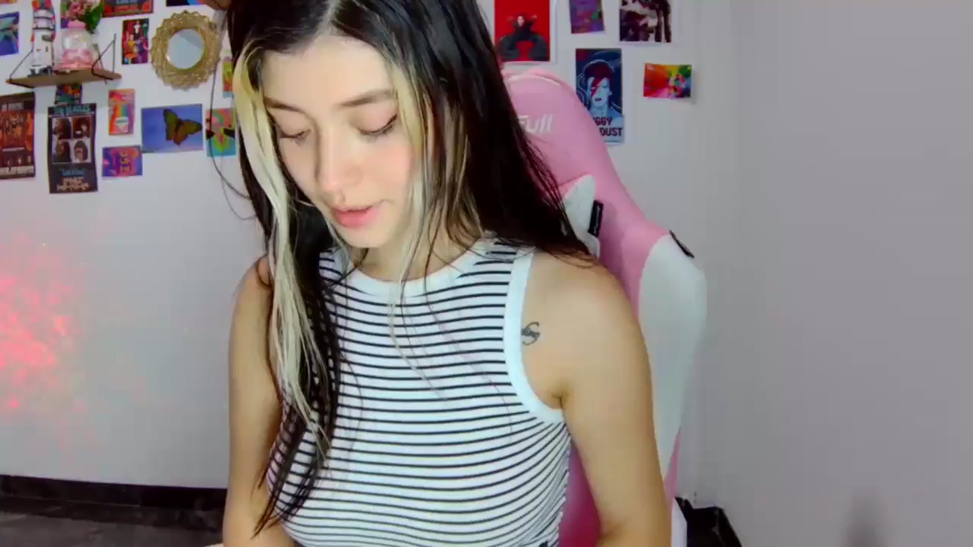 Gallery image thumbnail from CarolineJames's myfreecams stream on, 07/15/2025, 02:44 image 1 of 20